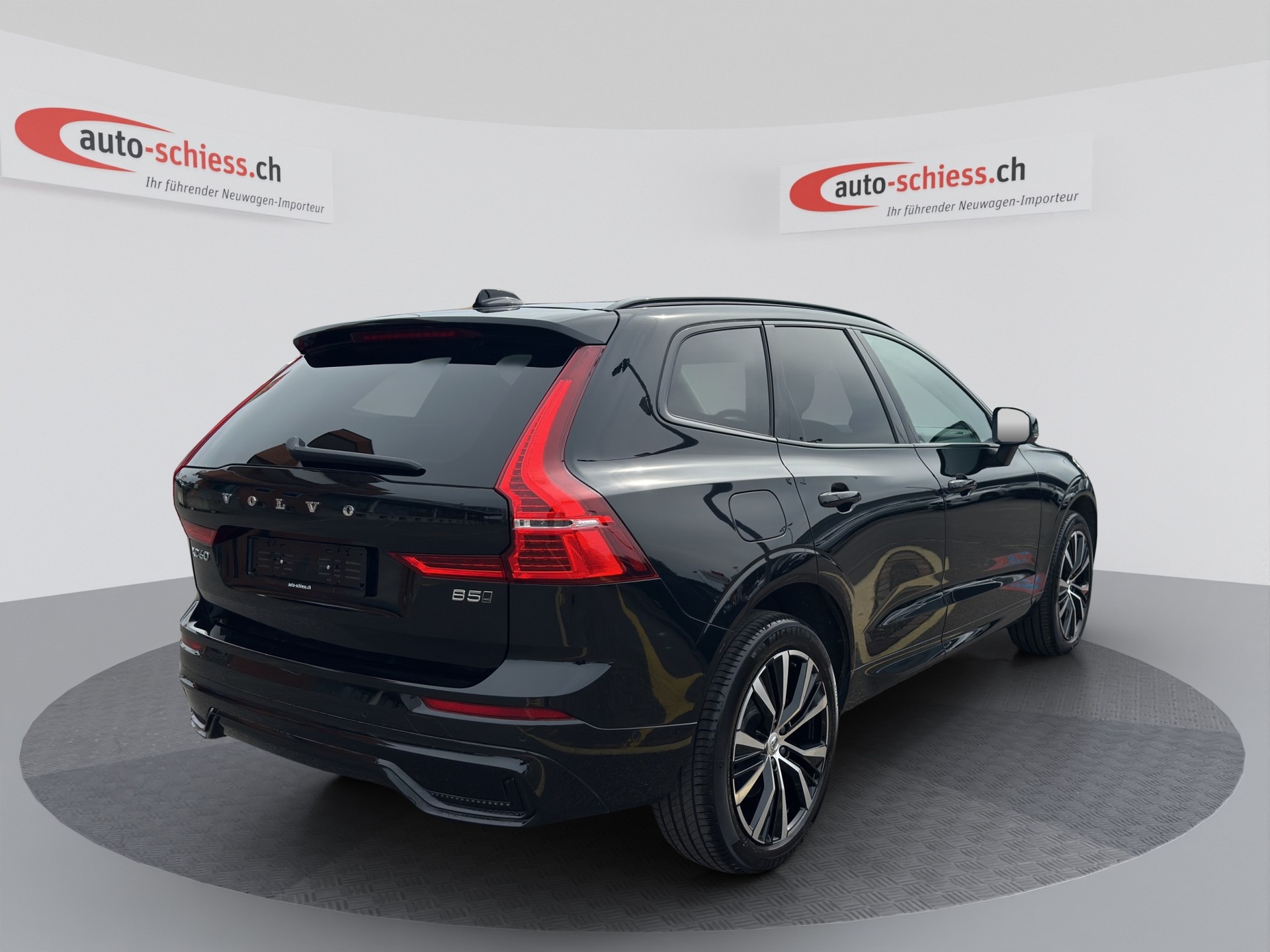 VOLVO XC60 B5 Benzin Mild Hybrid AWD Plus Dark Geartronic-image-4