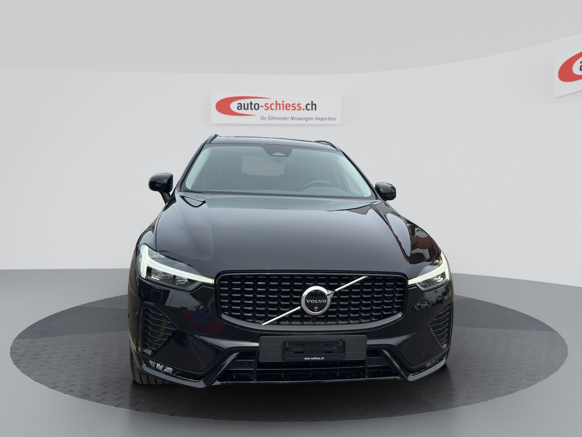 VOLVO XC60 B5 Benzin Mild Hybrid AWD Plus Dark Geartronic-showroom-element-1