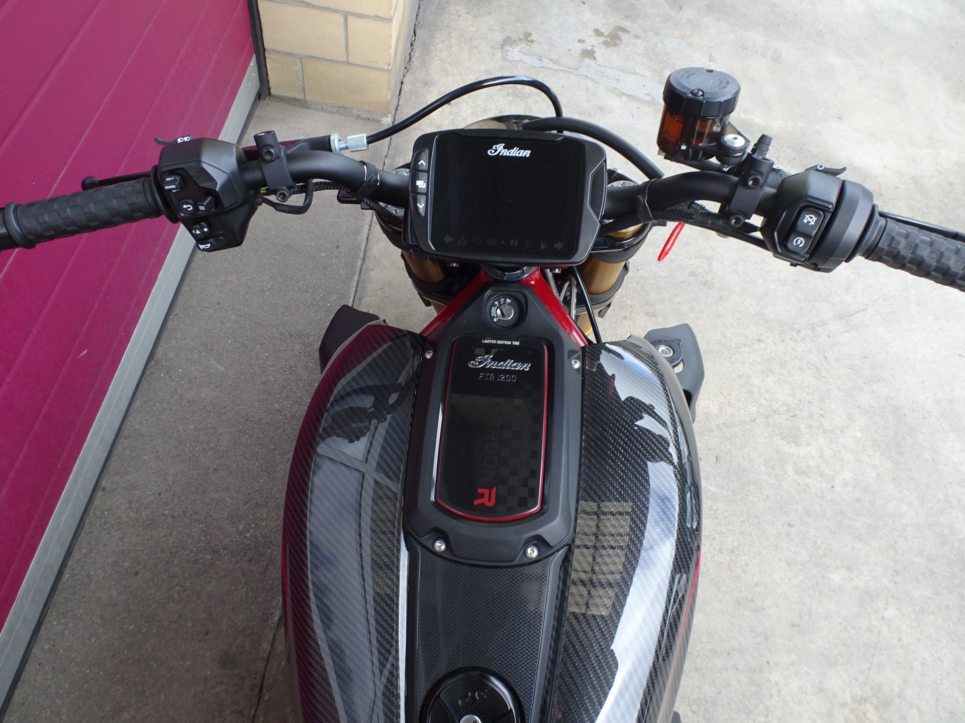 INDIAN FTR 1200 Z R Carbon-image-5