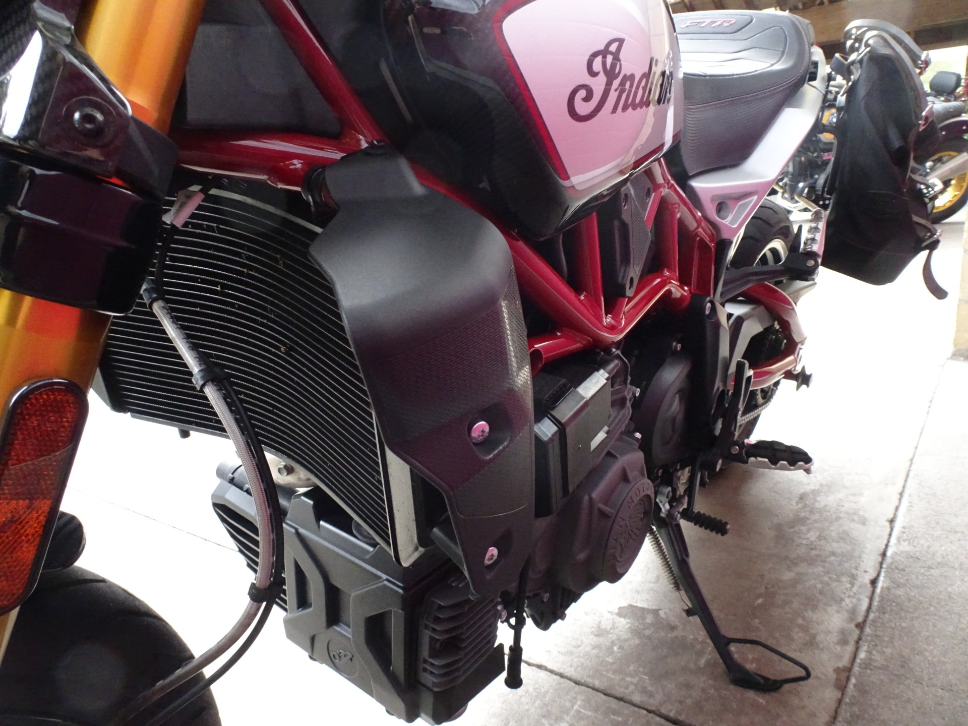 INDIAN FTR 1200 Z R Carbon-image-11