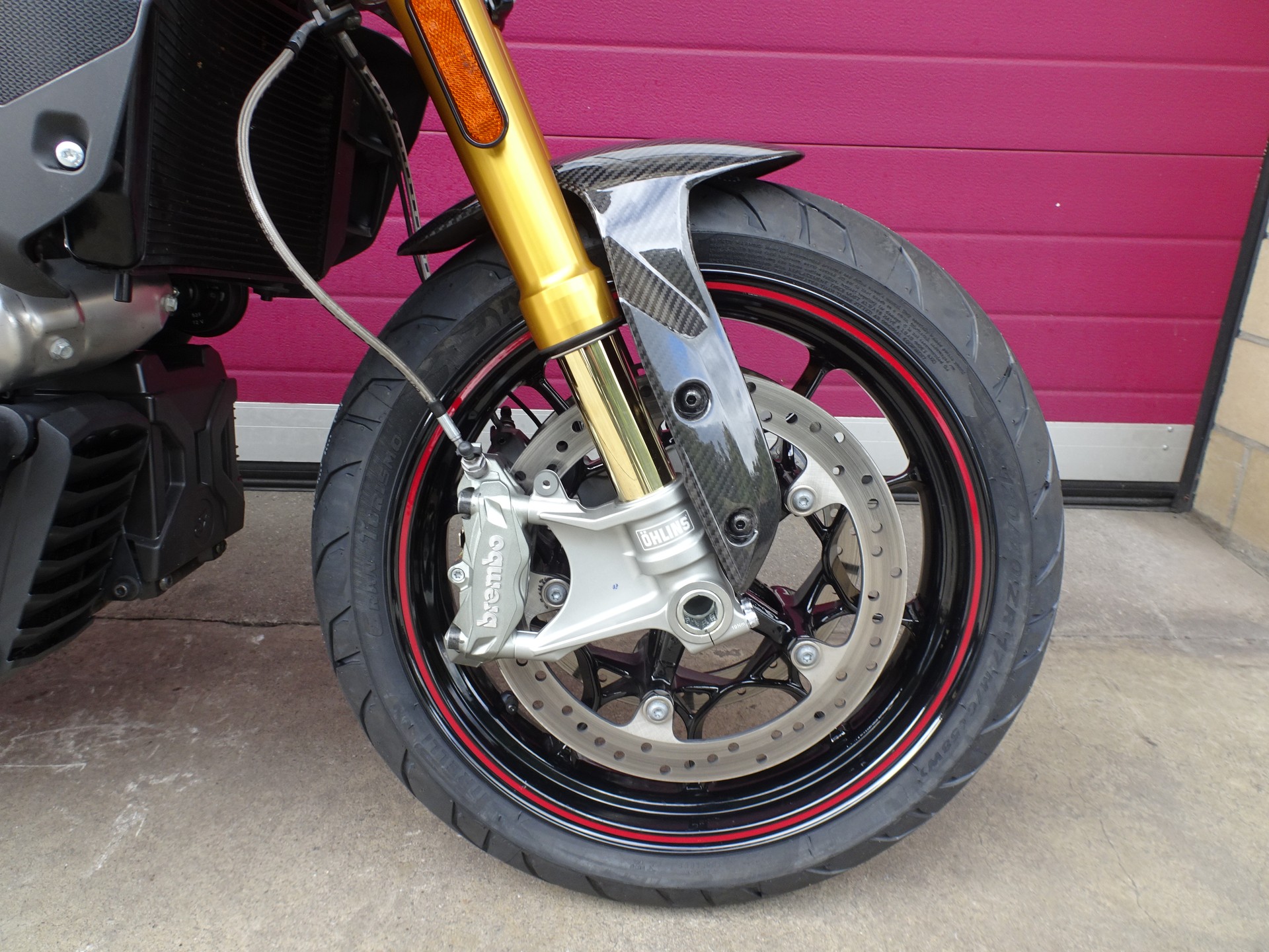 INDIAN FTR 1200 Z R Carbon-showroom-element-1