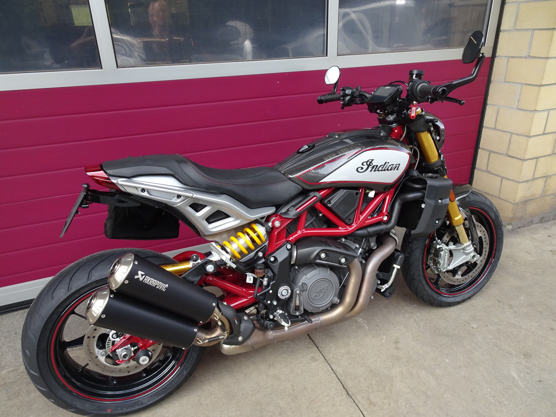 INDIAN FTR 1200 Z R Carbon-showroom-element-3