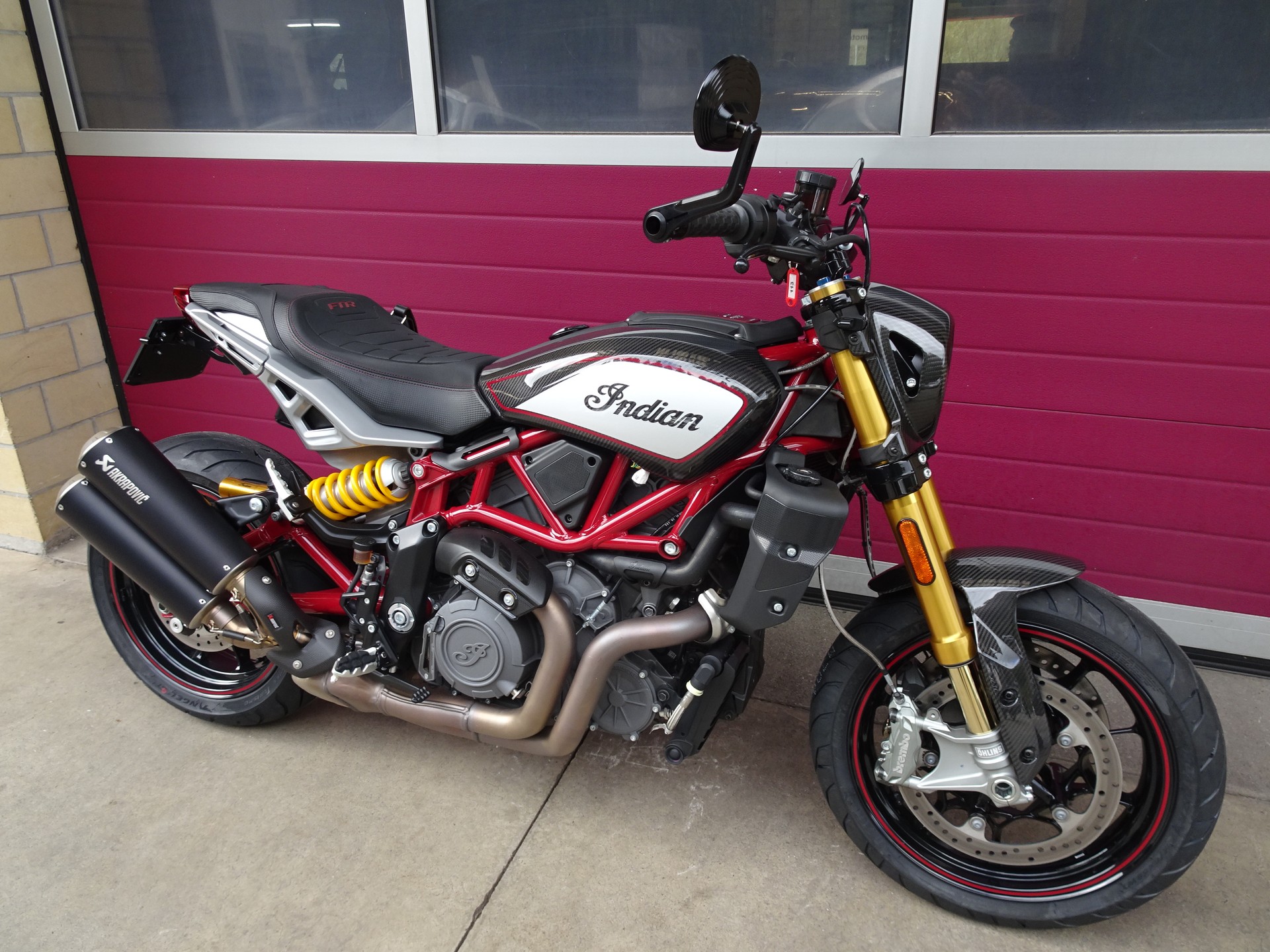INDIAN FTR 1200 Z R Carbon-showroom-element-2