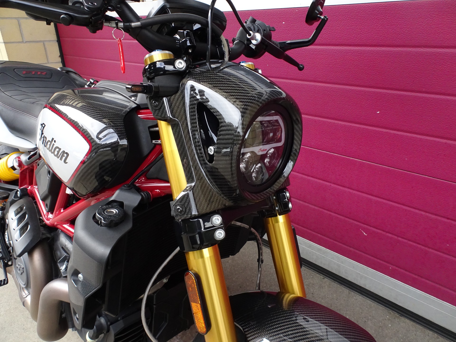 INDIAN FTR 1200 Z R Carbon-image-10