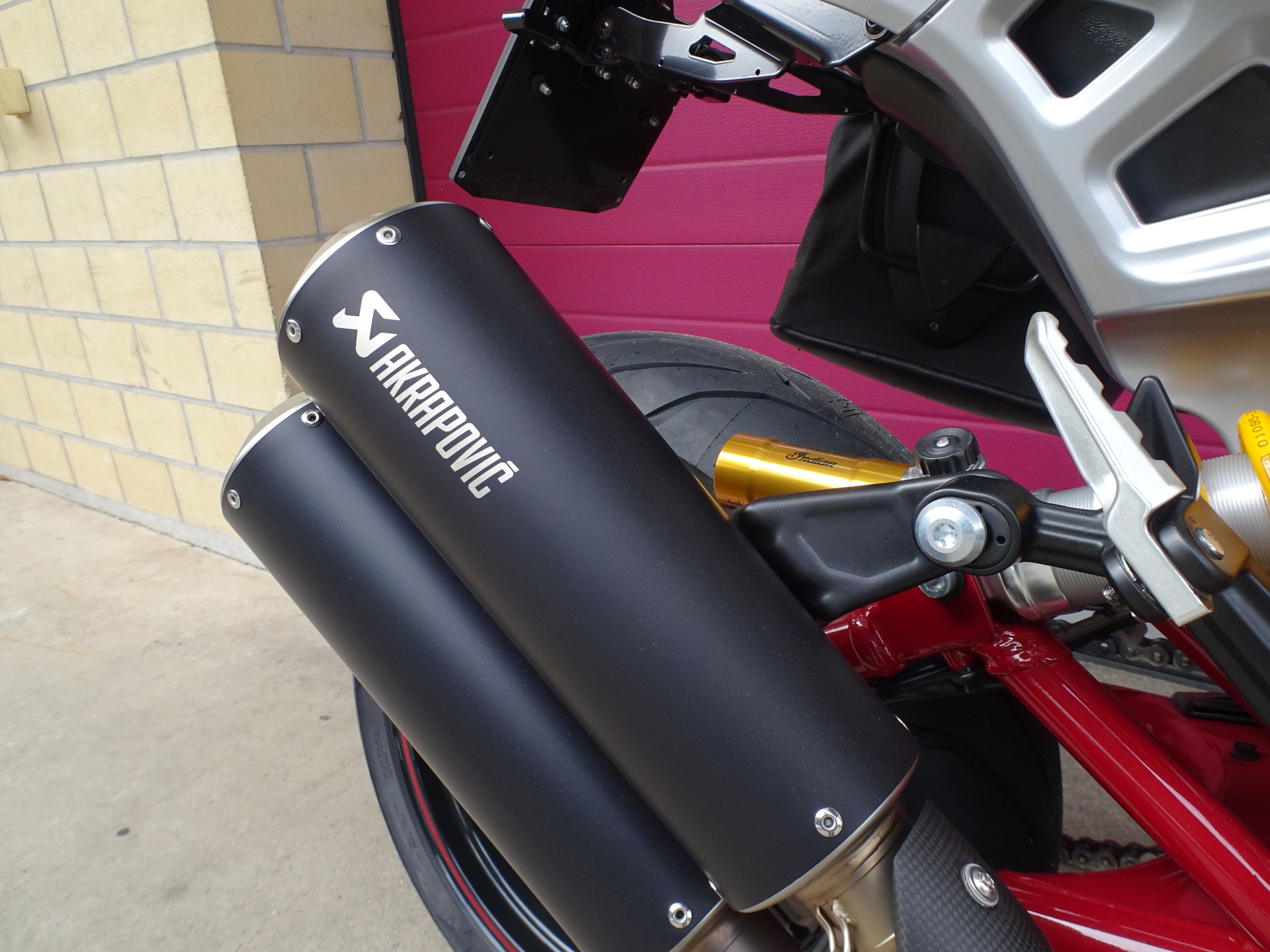 INDIAN FTR 1200 Z R Carbon-image-12