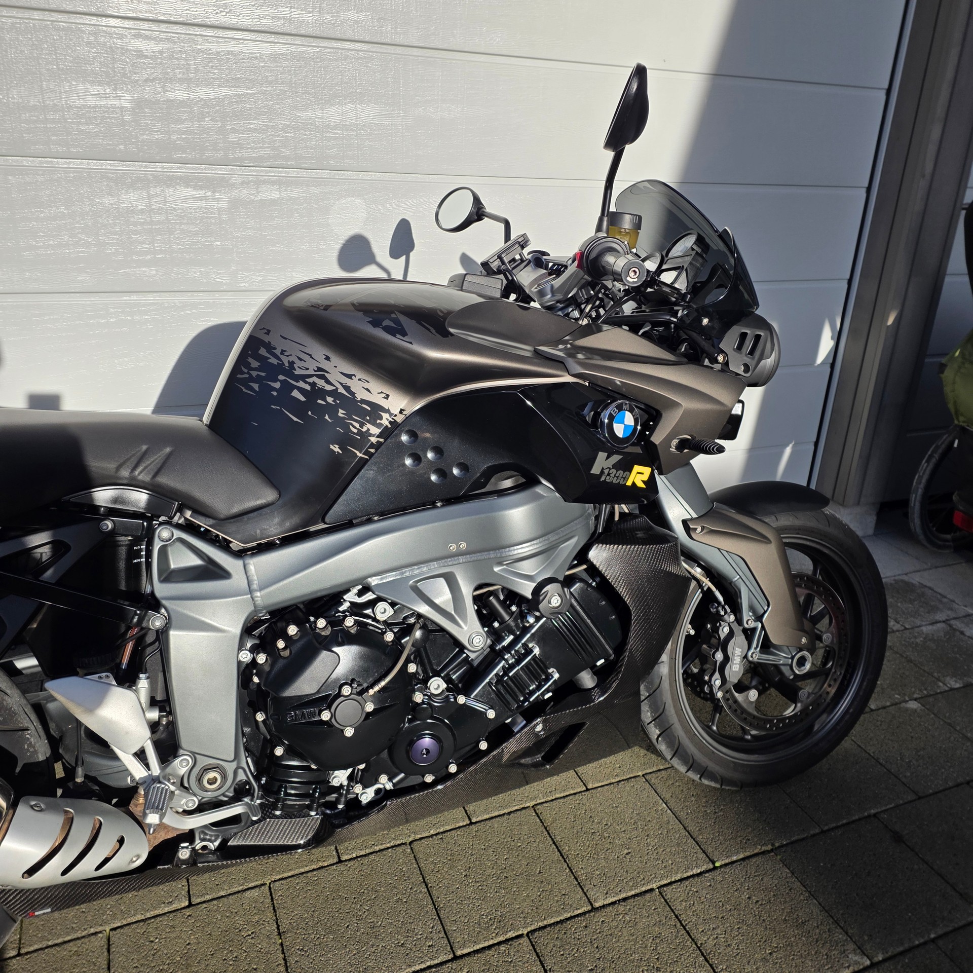 BMW K 1300 R CARBON EDITION-image-1