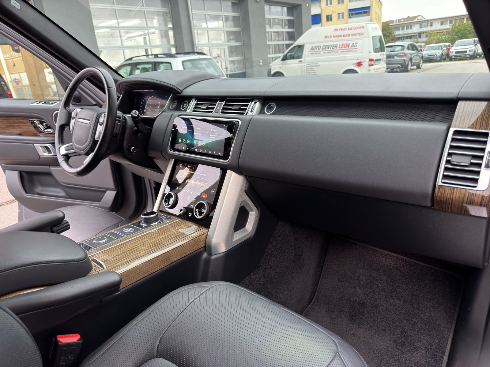 LAND ROVER Range Rover 4.4 SDV8 Vogue Automatic-image-29