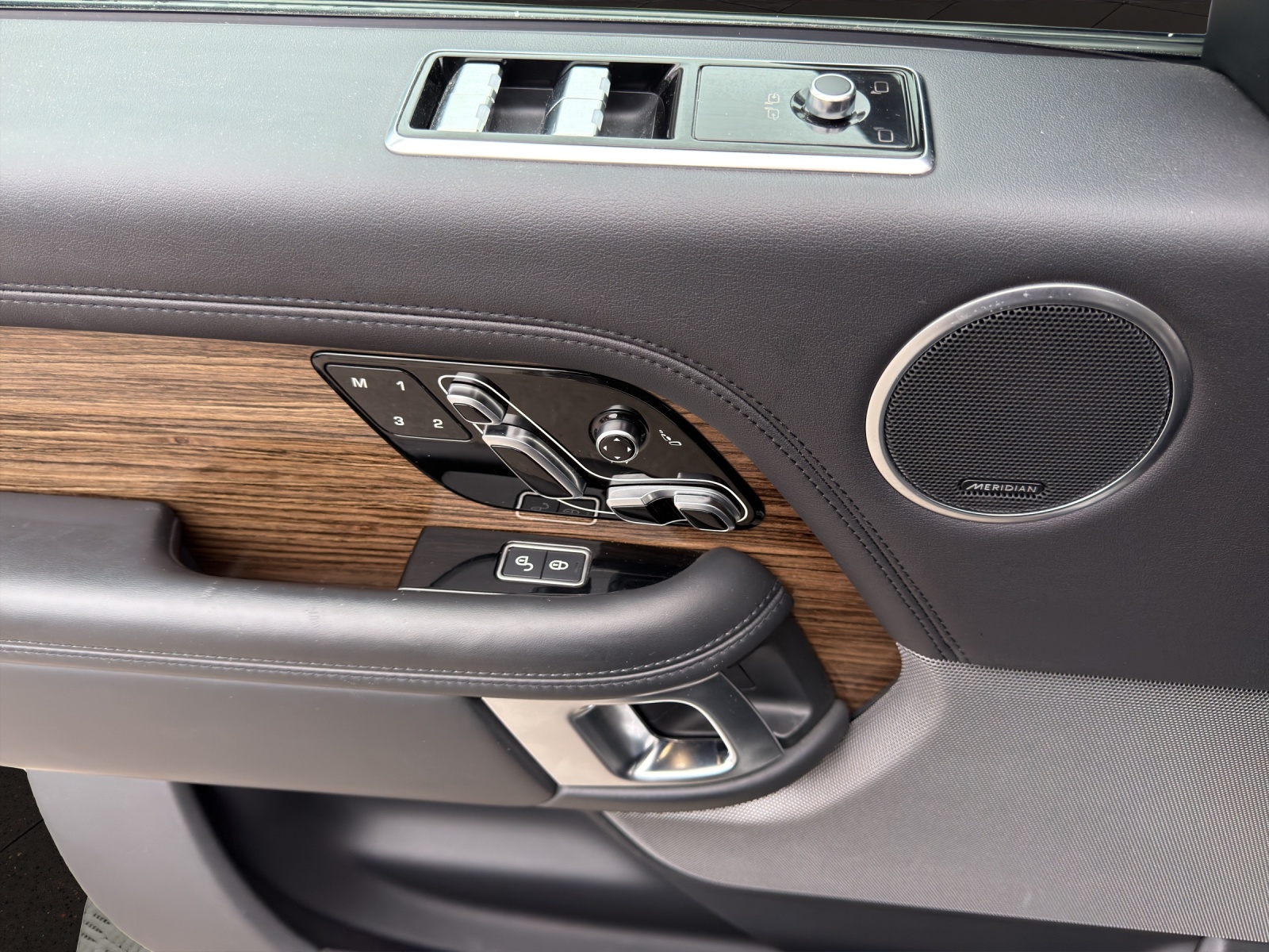 LAND ROVER Range Rover 4.4 SDV8 Vogue Automatic-image-11