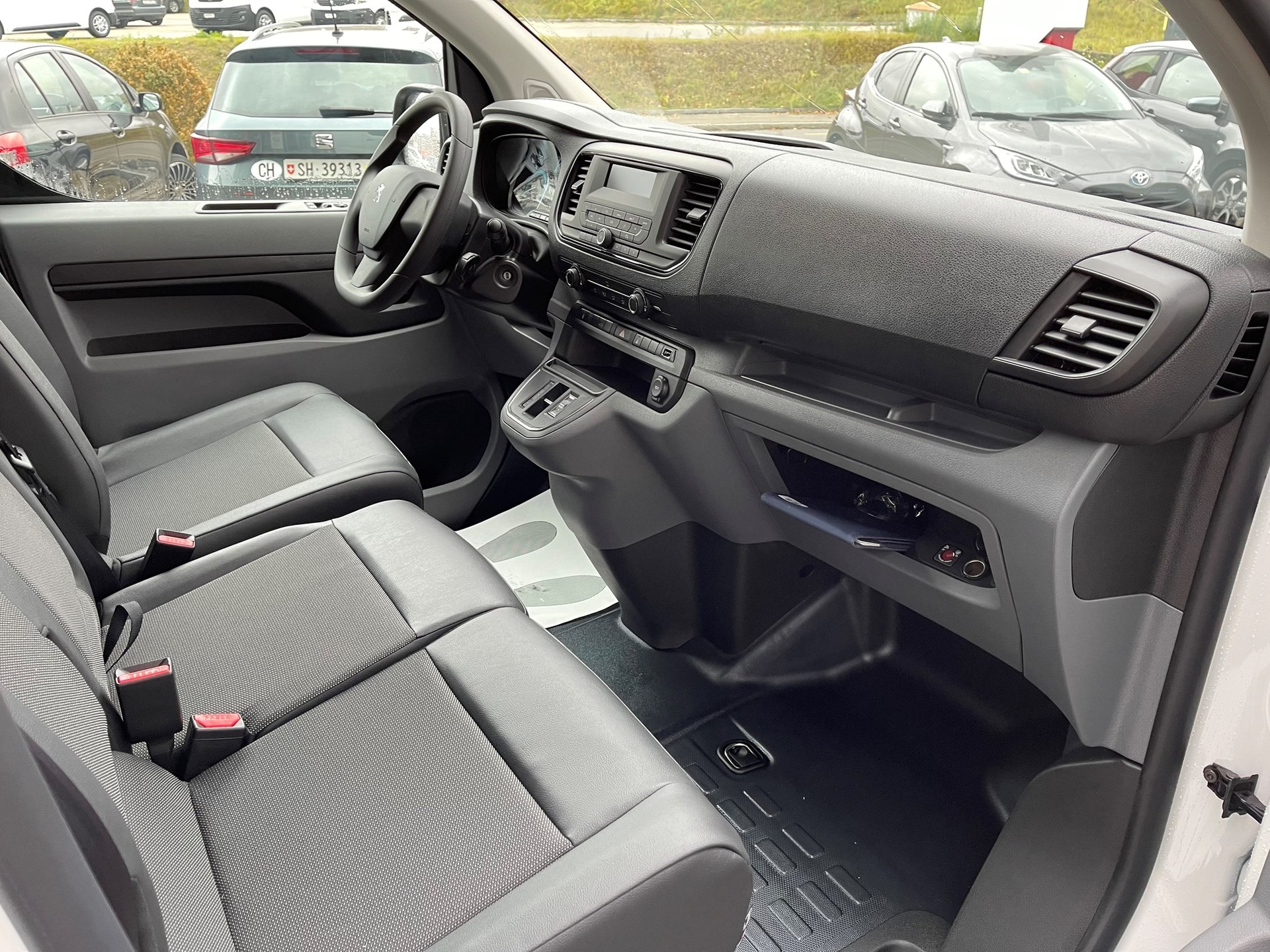 PEUGEOT Expert 50 KWh Pro Compact-image-5