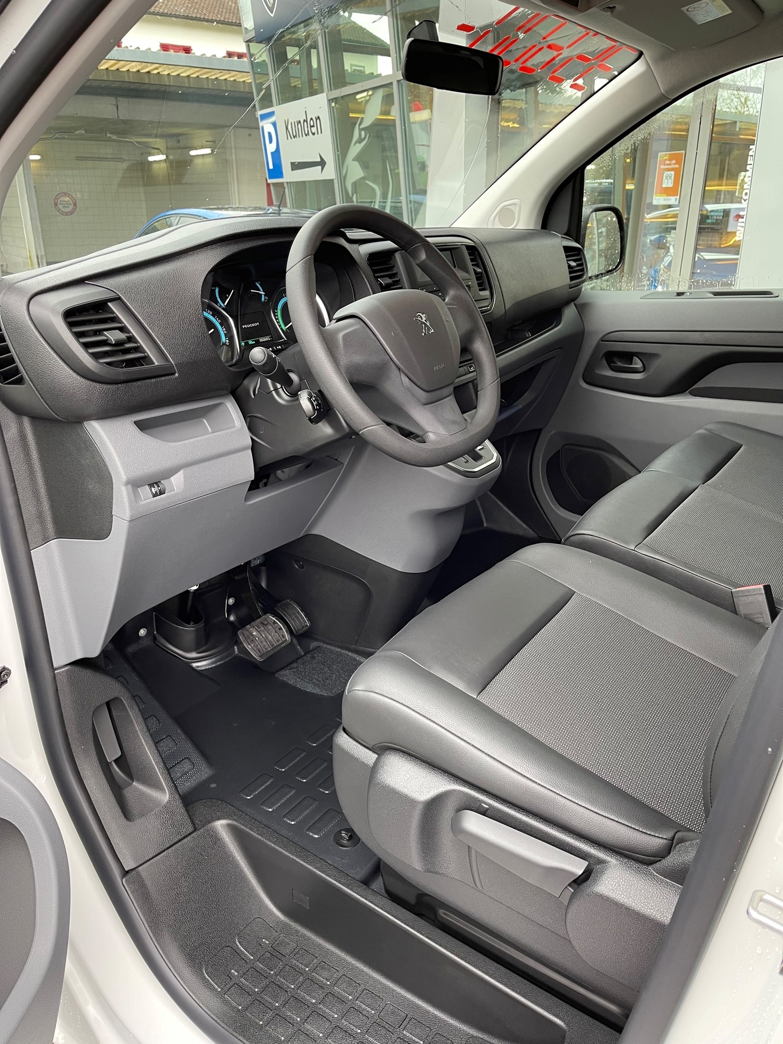 PEUGEOT Expert 50 KWh Pro Compact-showroom-element-3