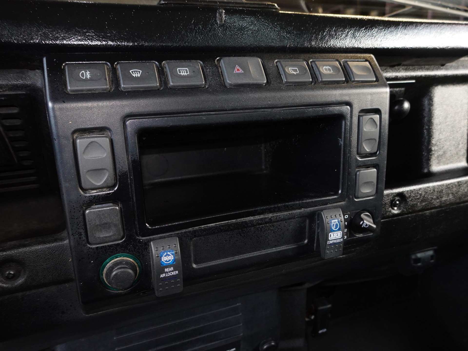 LAND ROVER Defender 90 SW 2.5 Td5-image-8