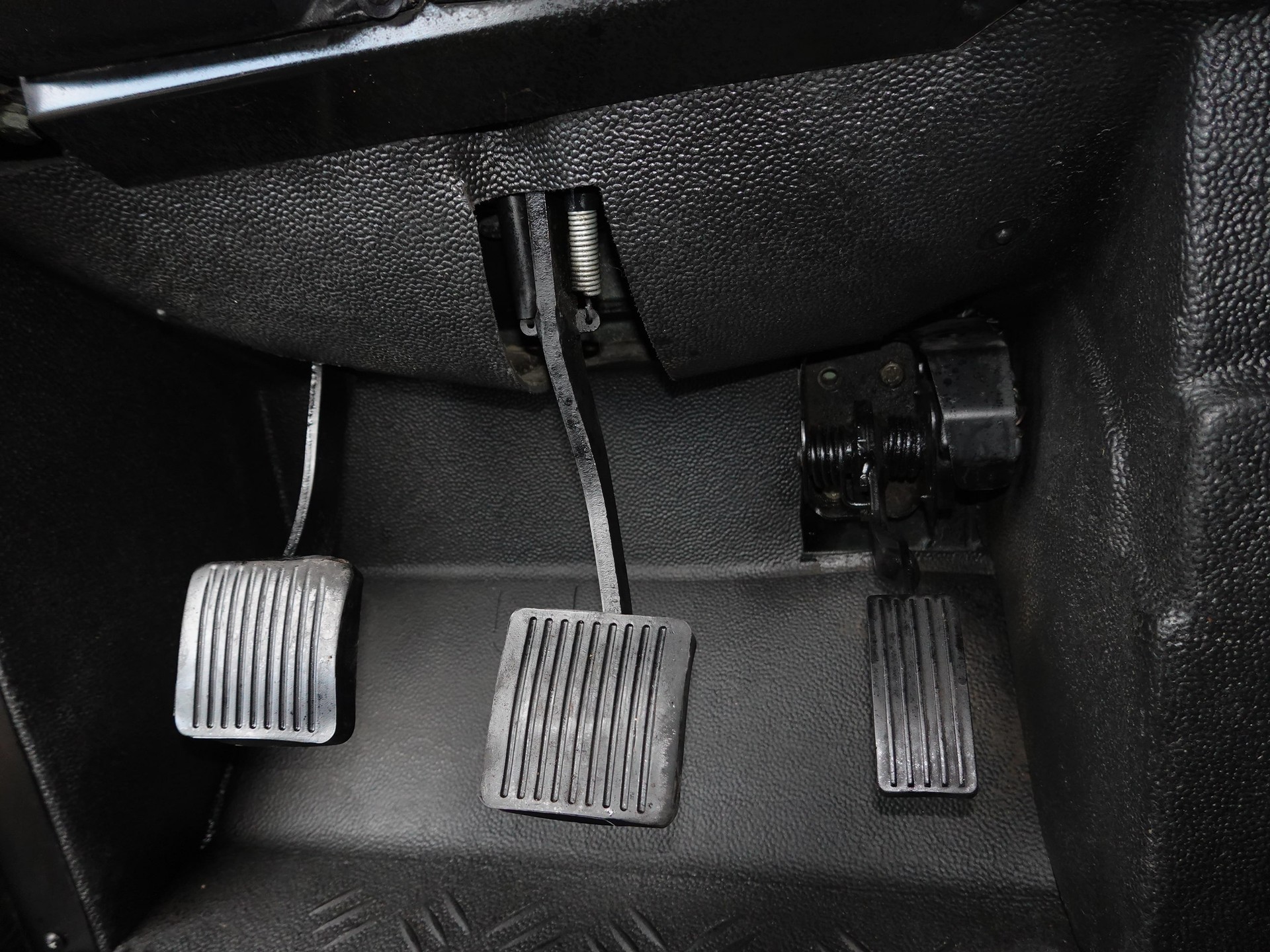 LAND ROVER Defender 90 SW 2.5 Td5-image-6