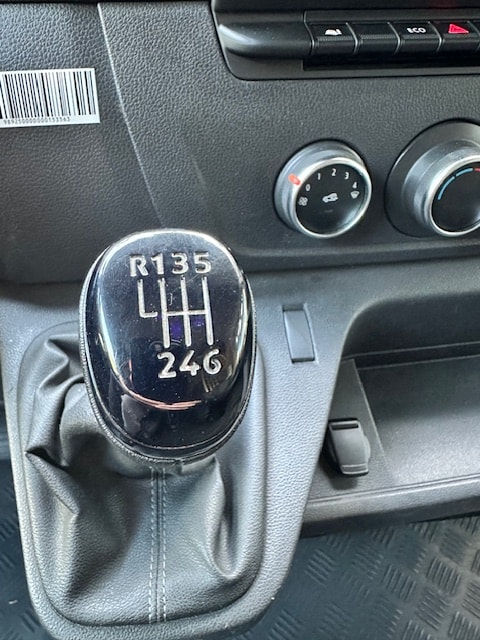 RENAULT Master T35 2.3dCi 135 L3H3-image-19