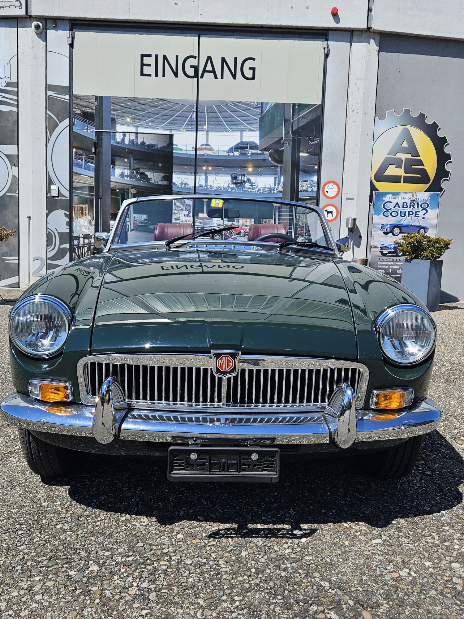MG MGB-showroom-element-1