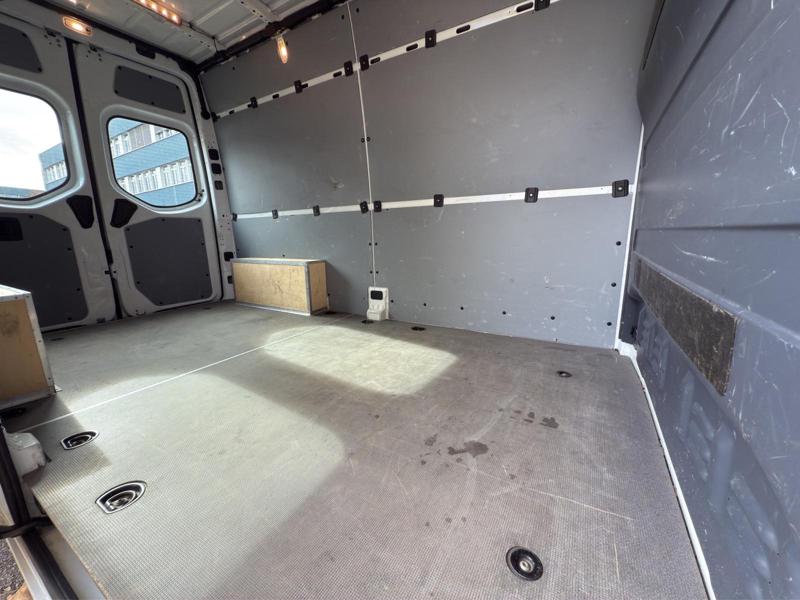 MERCEDES-BENZ Sprinter 314 CDI Standard 9G-TRONIC FWD-image-9