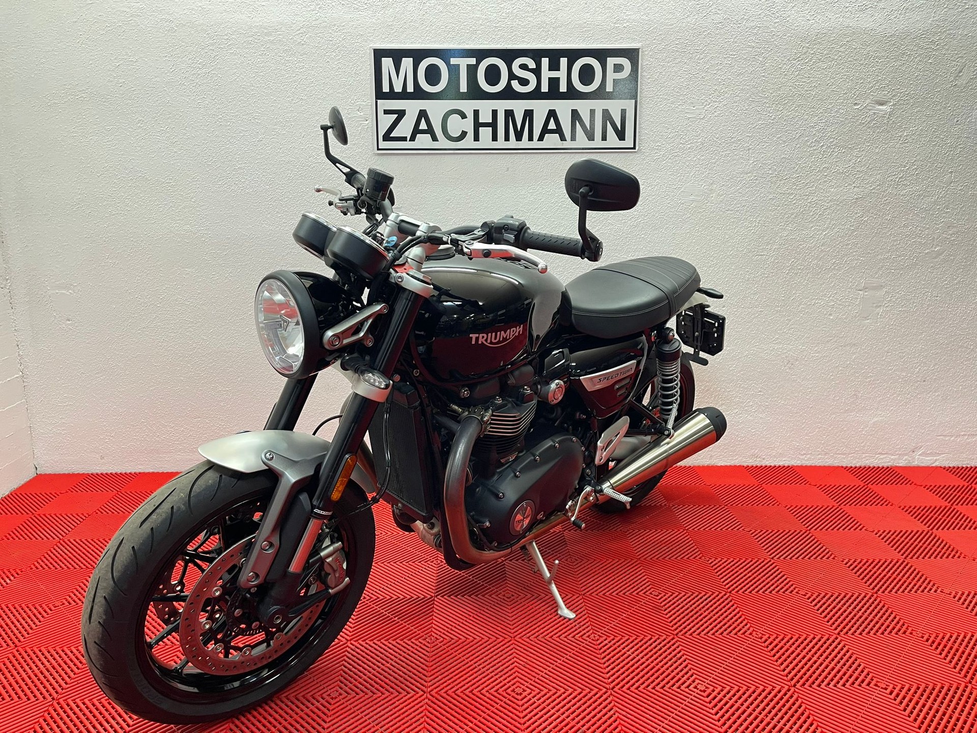 TRIUMPH Speed Twin 1200-image-2