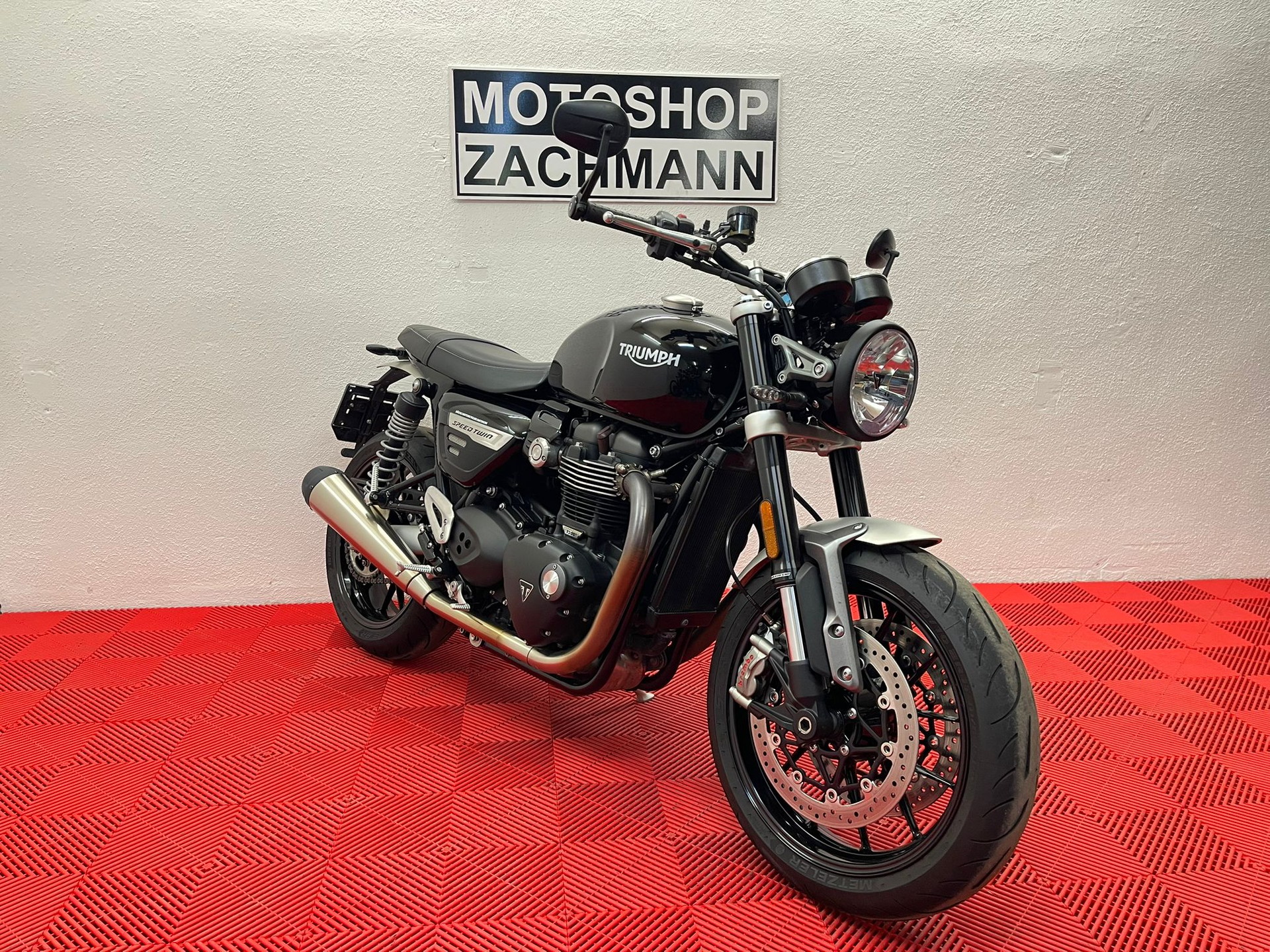 TRIUMPH Speed Twin 1200-image-1