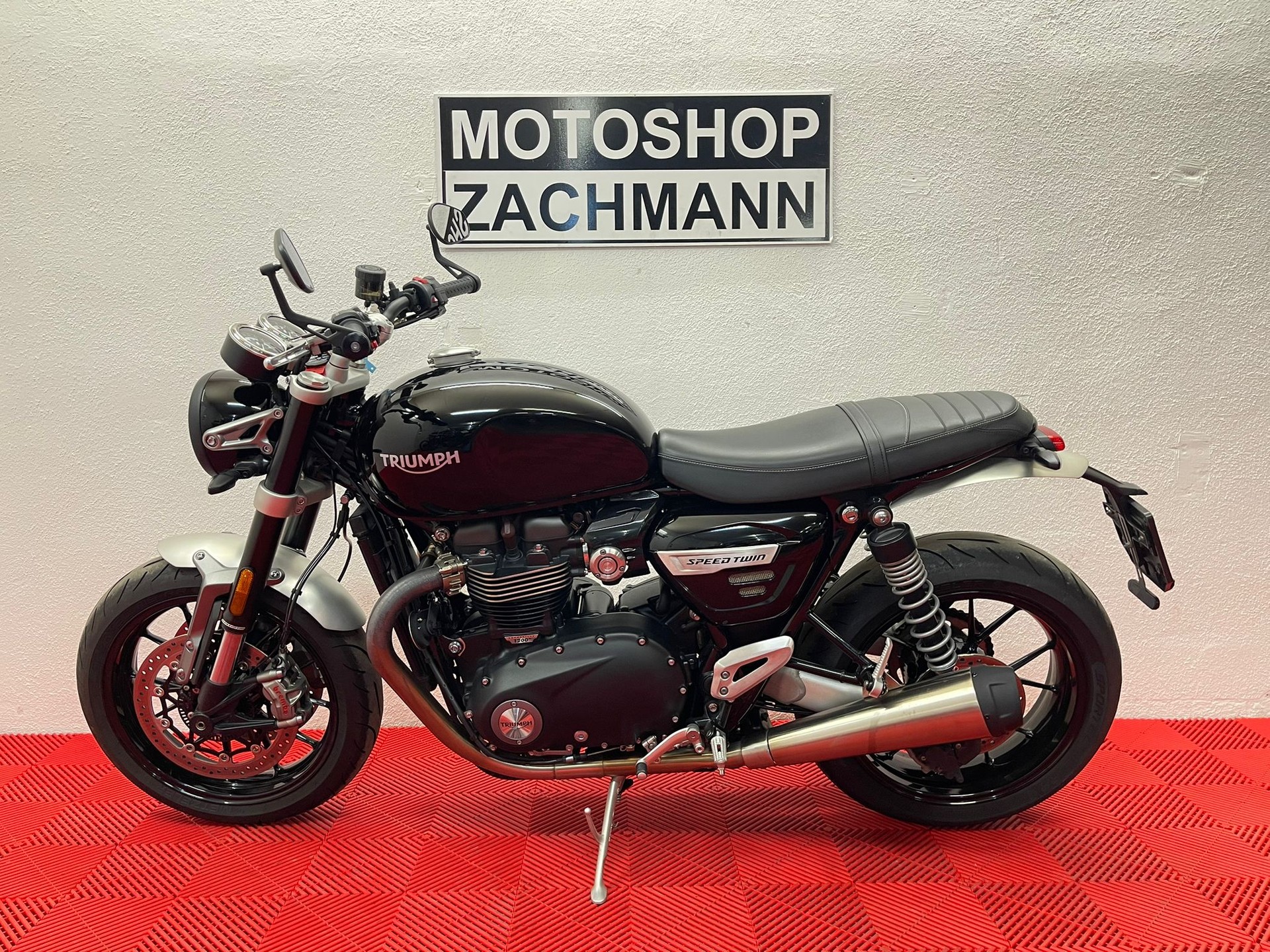 TRIUMPH Speed Twin 1200-image-3