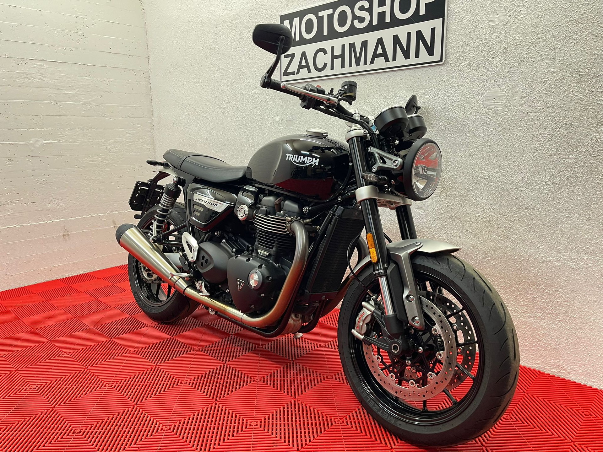 TRIUMPH Speed Twin 1200-image-7