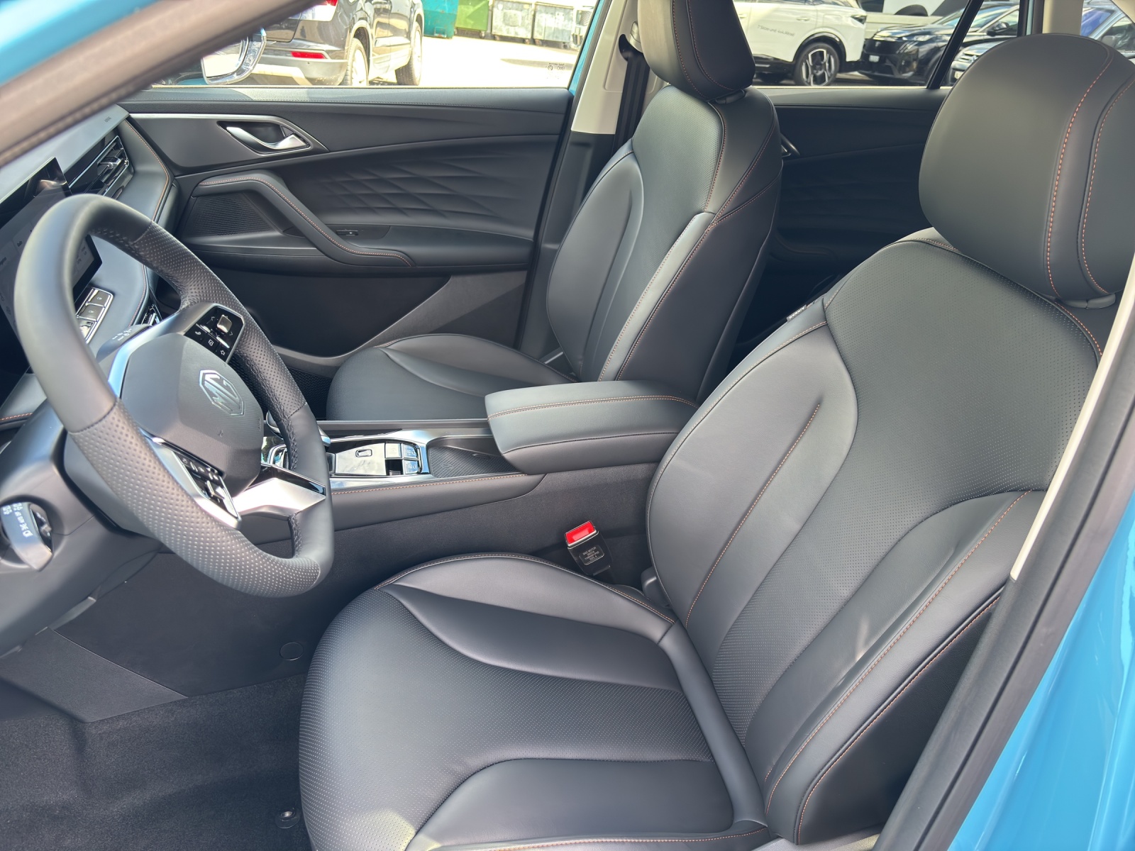 MG HS 1.5 Hybrid Luxury-showroom-element-3