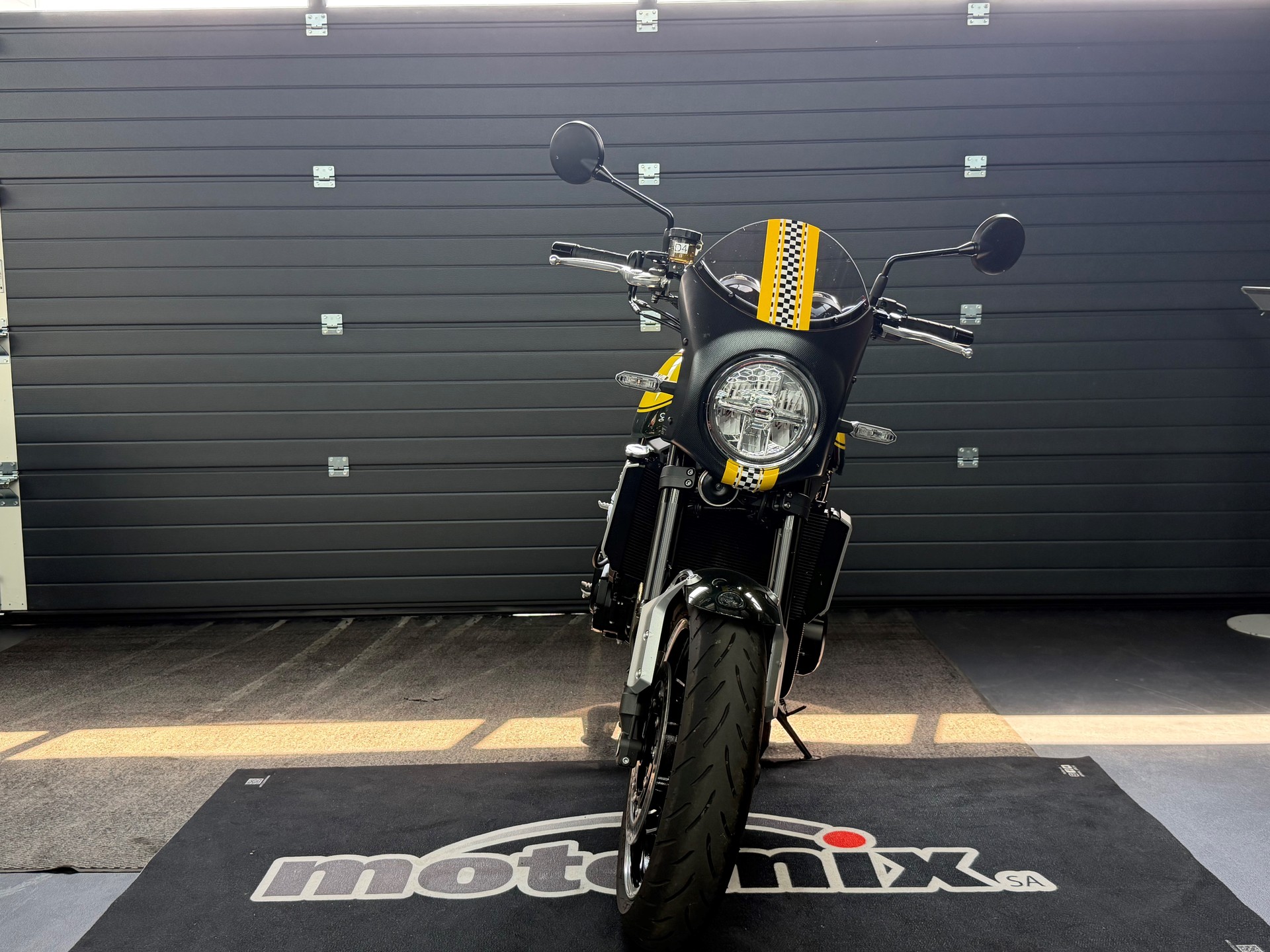 KAWASAKI Z 900 RS-image-1