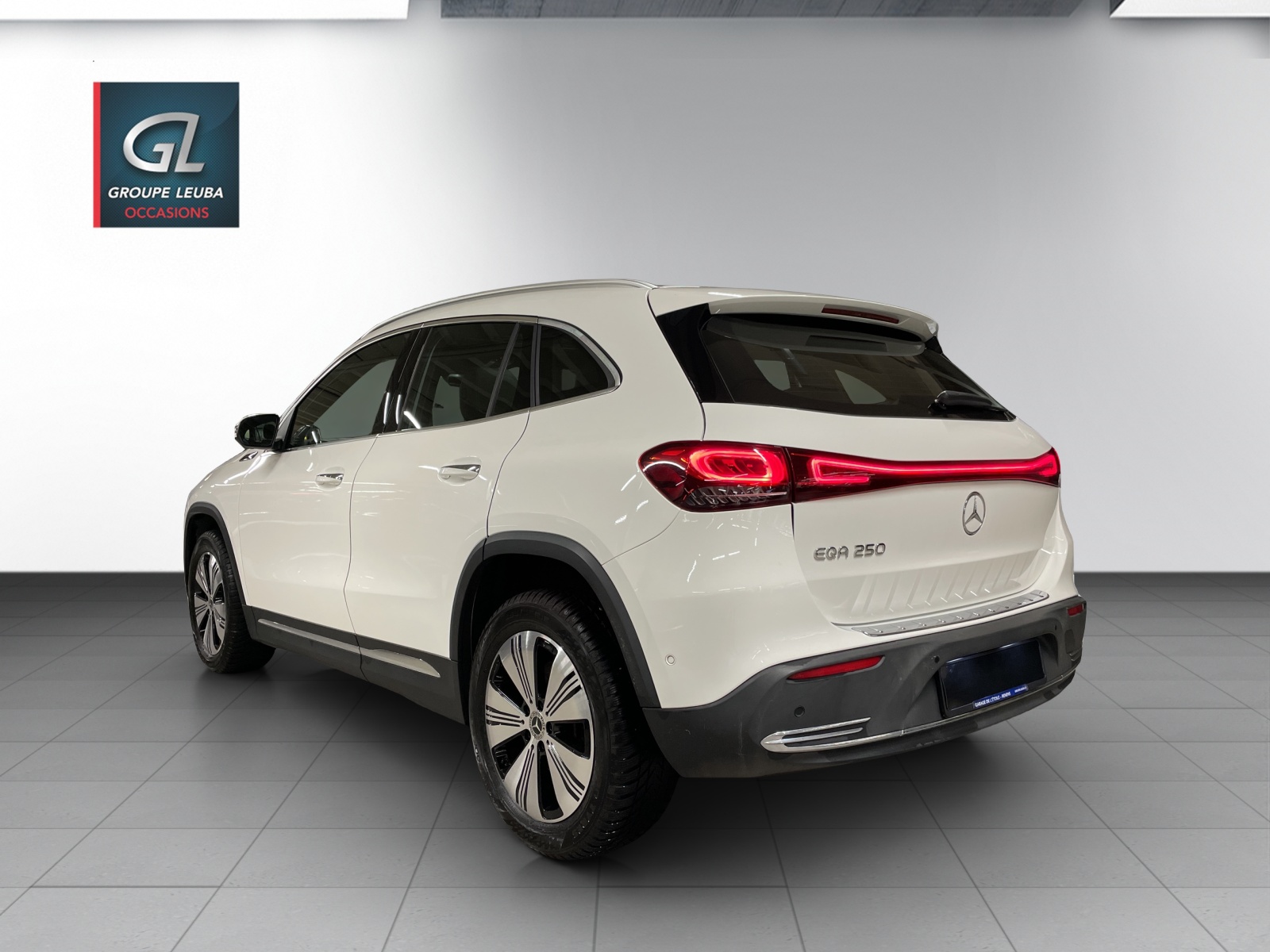 MERCEDES-BENZ EQA 250-showroom-element-3
