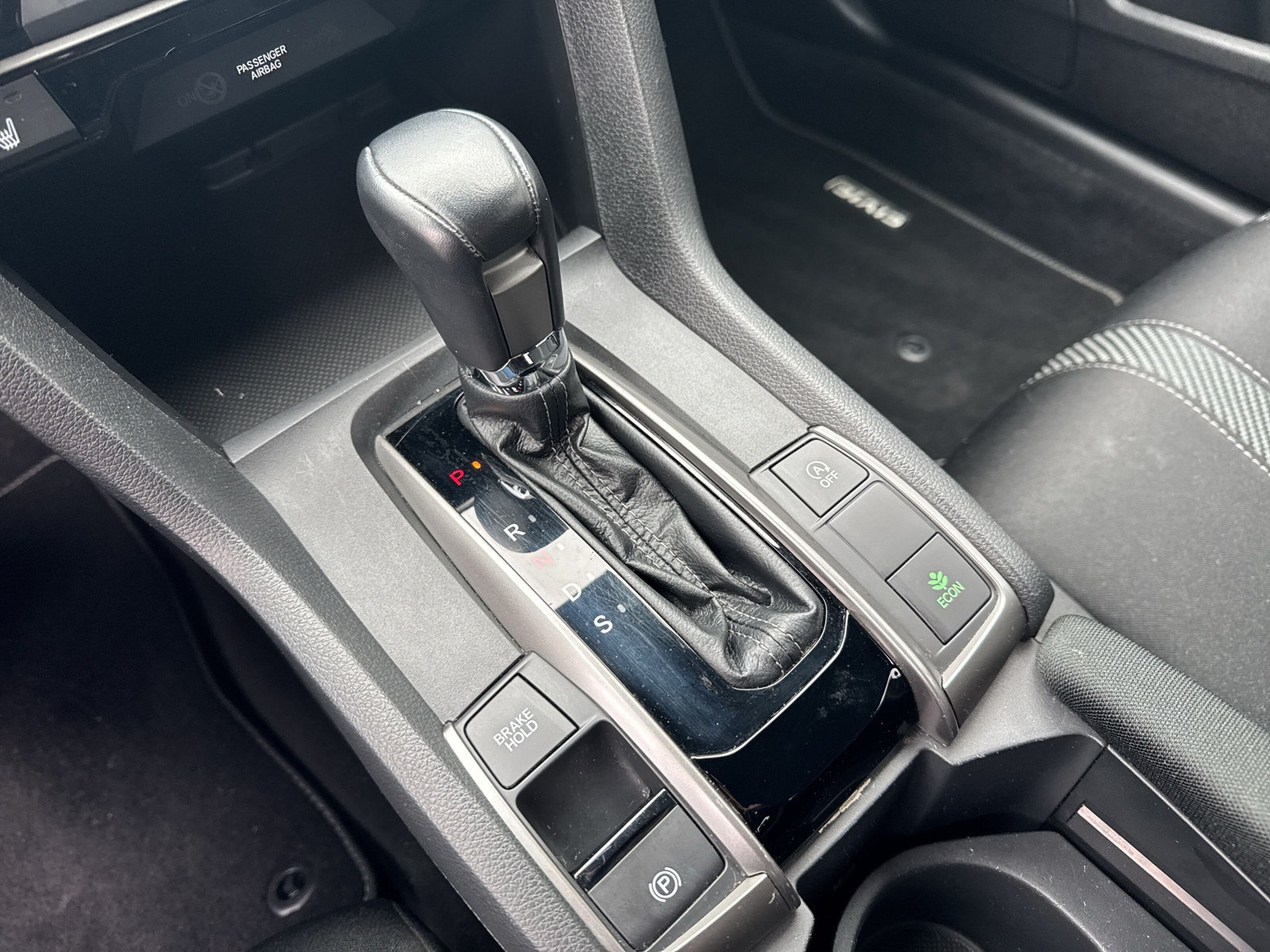 HONDA Civic 1.0 VTEC Turbo Elegance-image-14