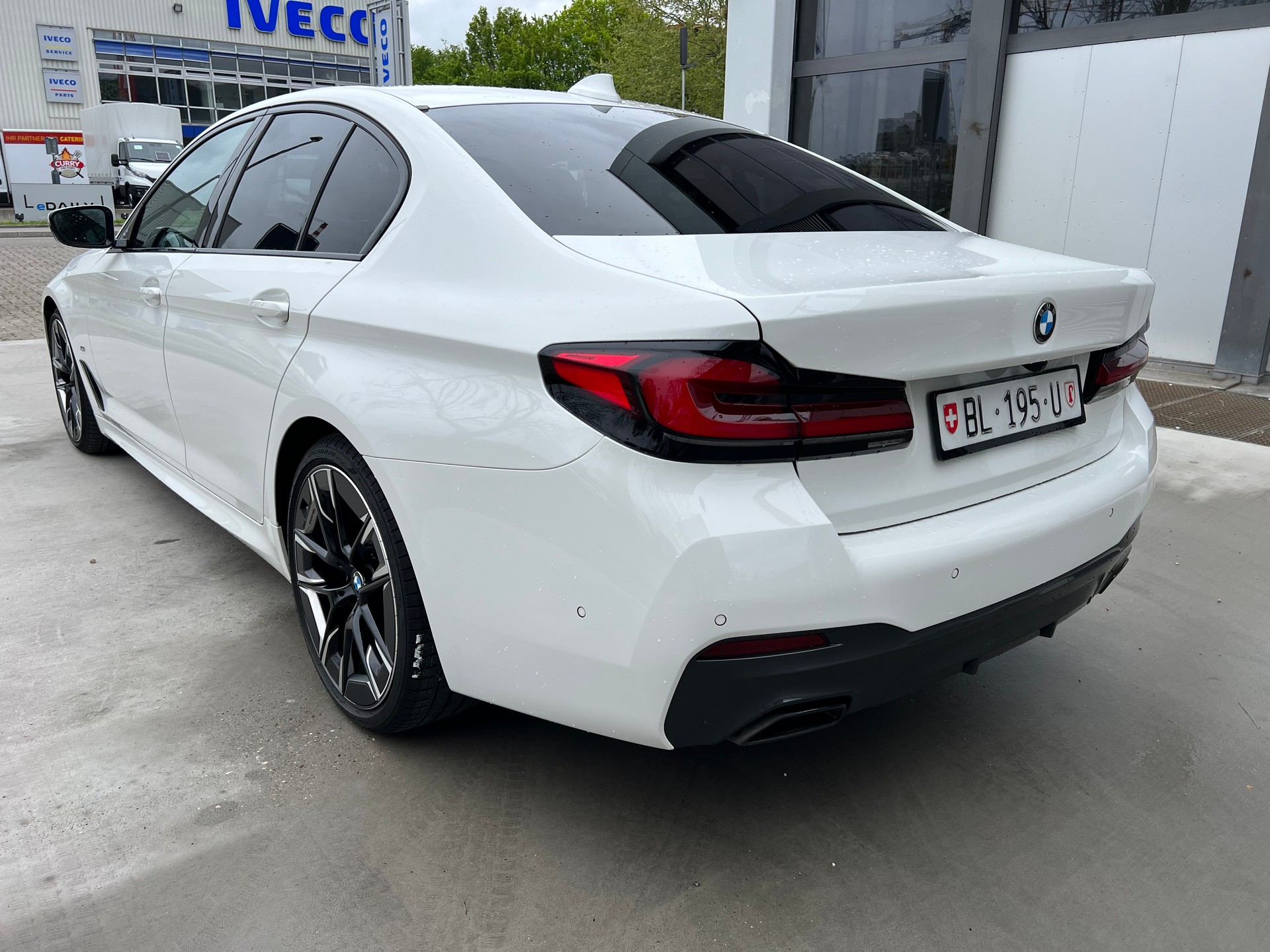 BMW 530d xDrive 48V M Sport Steptronic-image-6