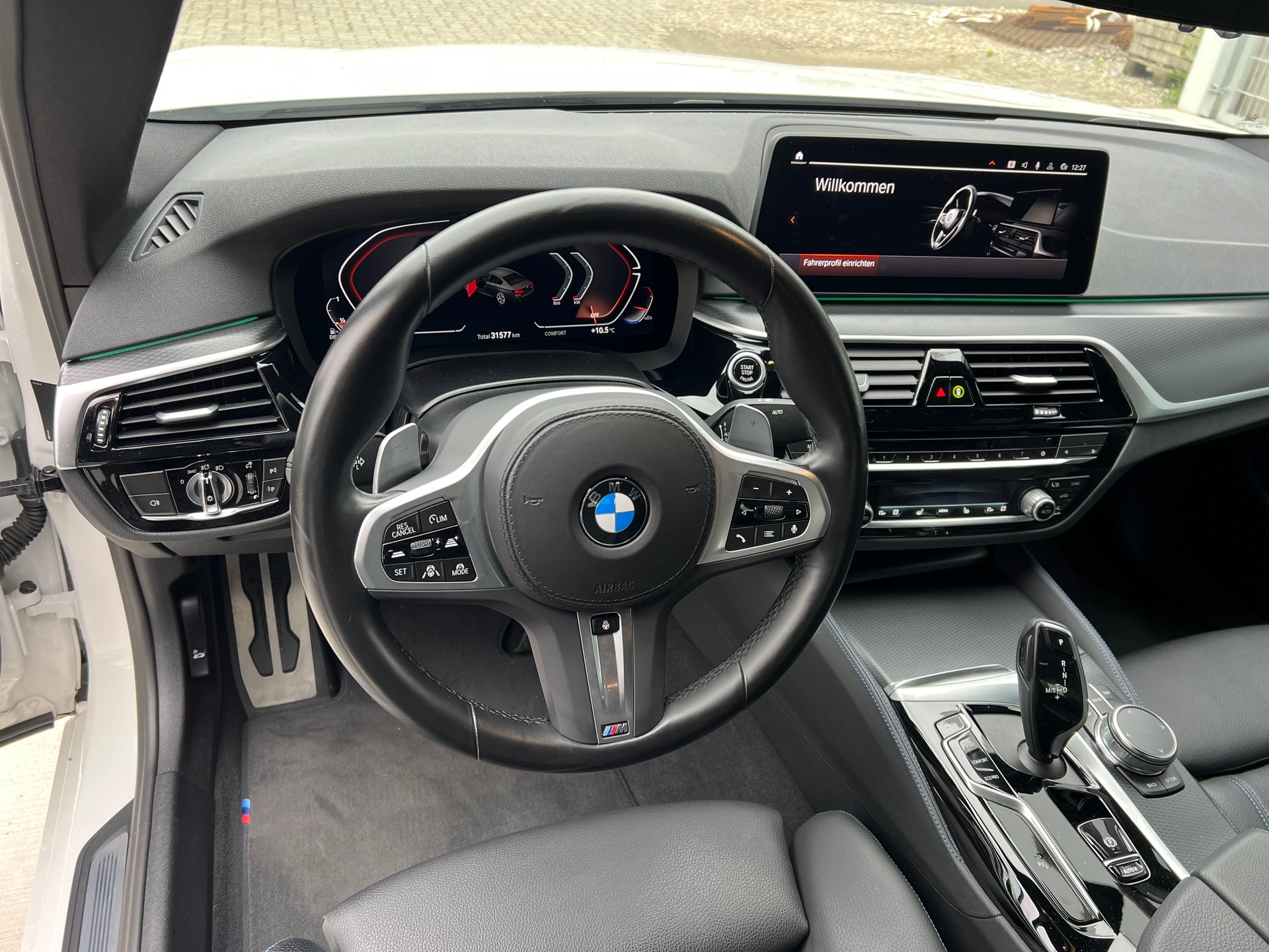 BMW 530d xDrive 48V M Sport Steptronic-image-11
