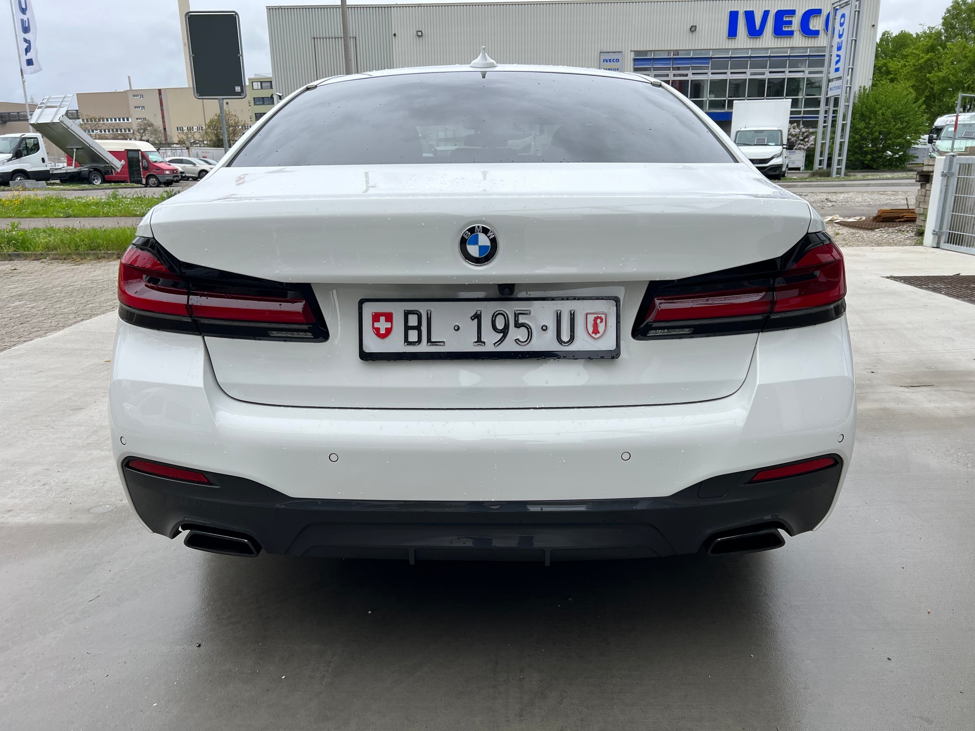 BMW 530d xDrive 48V M Sport Steptronic-image-5