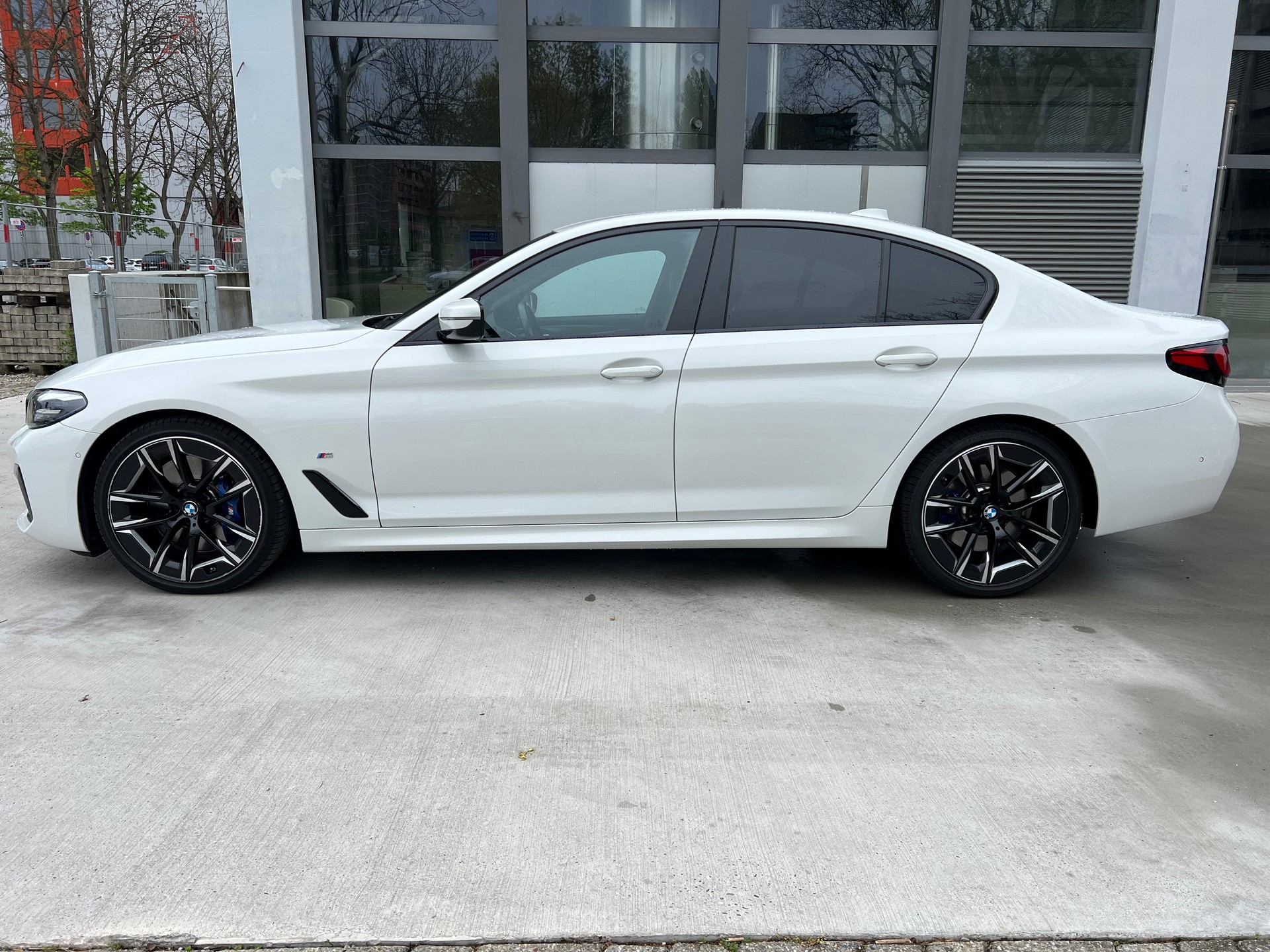 BMW 530d xDrive 48V M Sport Steptronic-image-7
