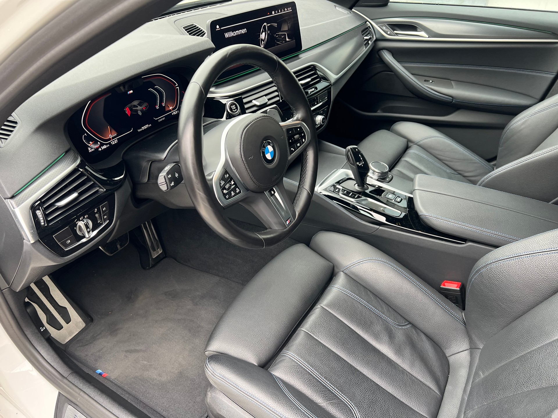 BMW 530d xDrive 48V M Sport Steptronic-image-10