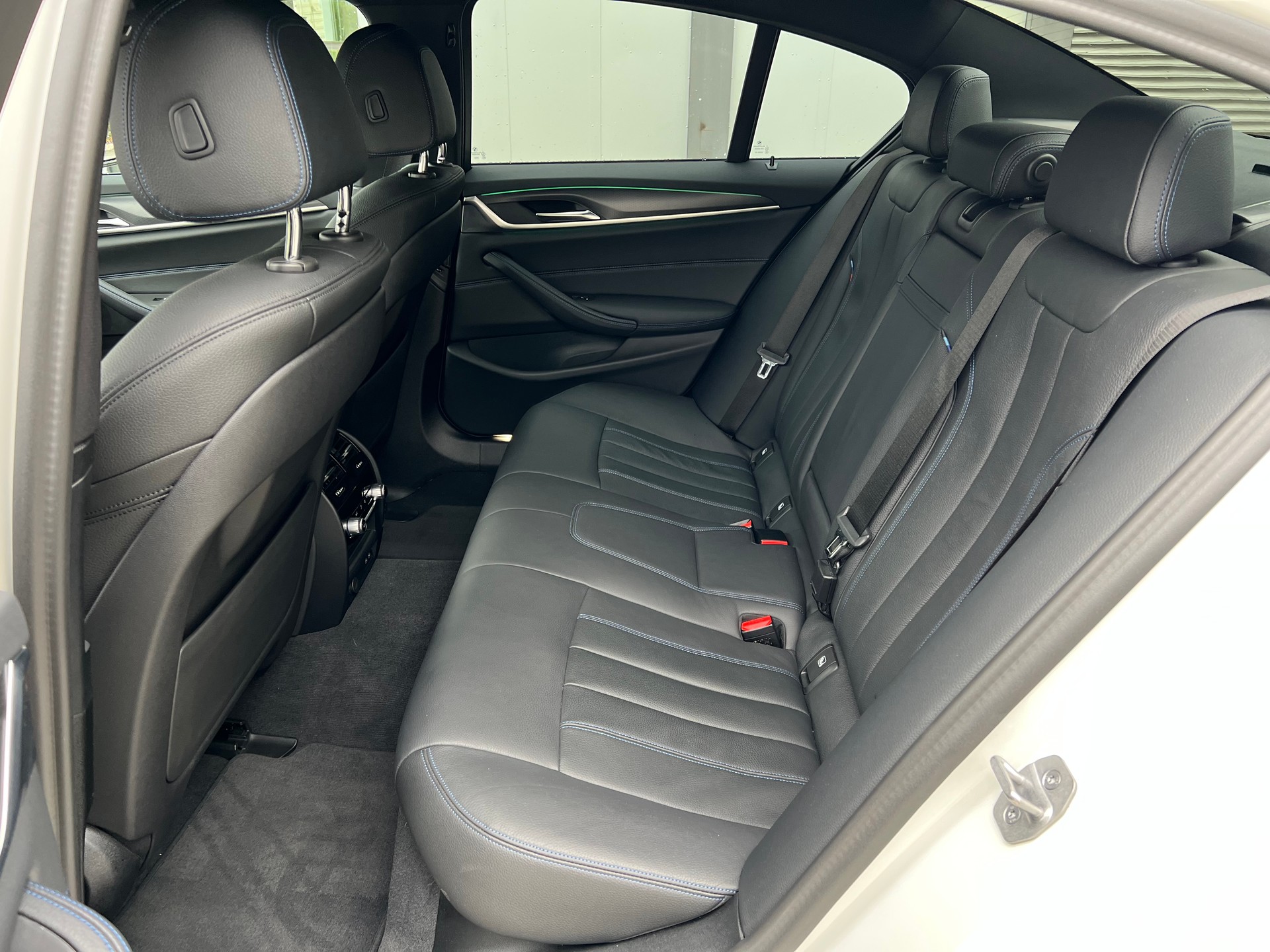 BMW 530d xDrive 48V M Sport Steptronic-image-12