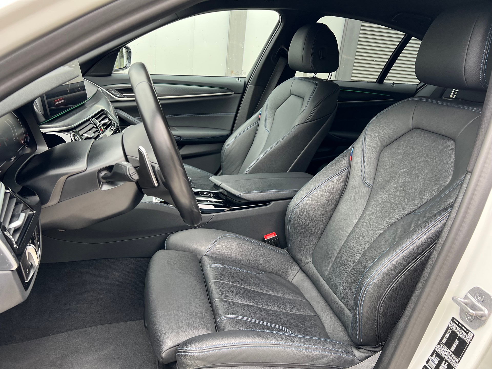 BMW 530d xDrive 48V M Sport Steptronic-image-9