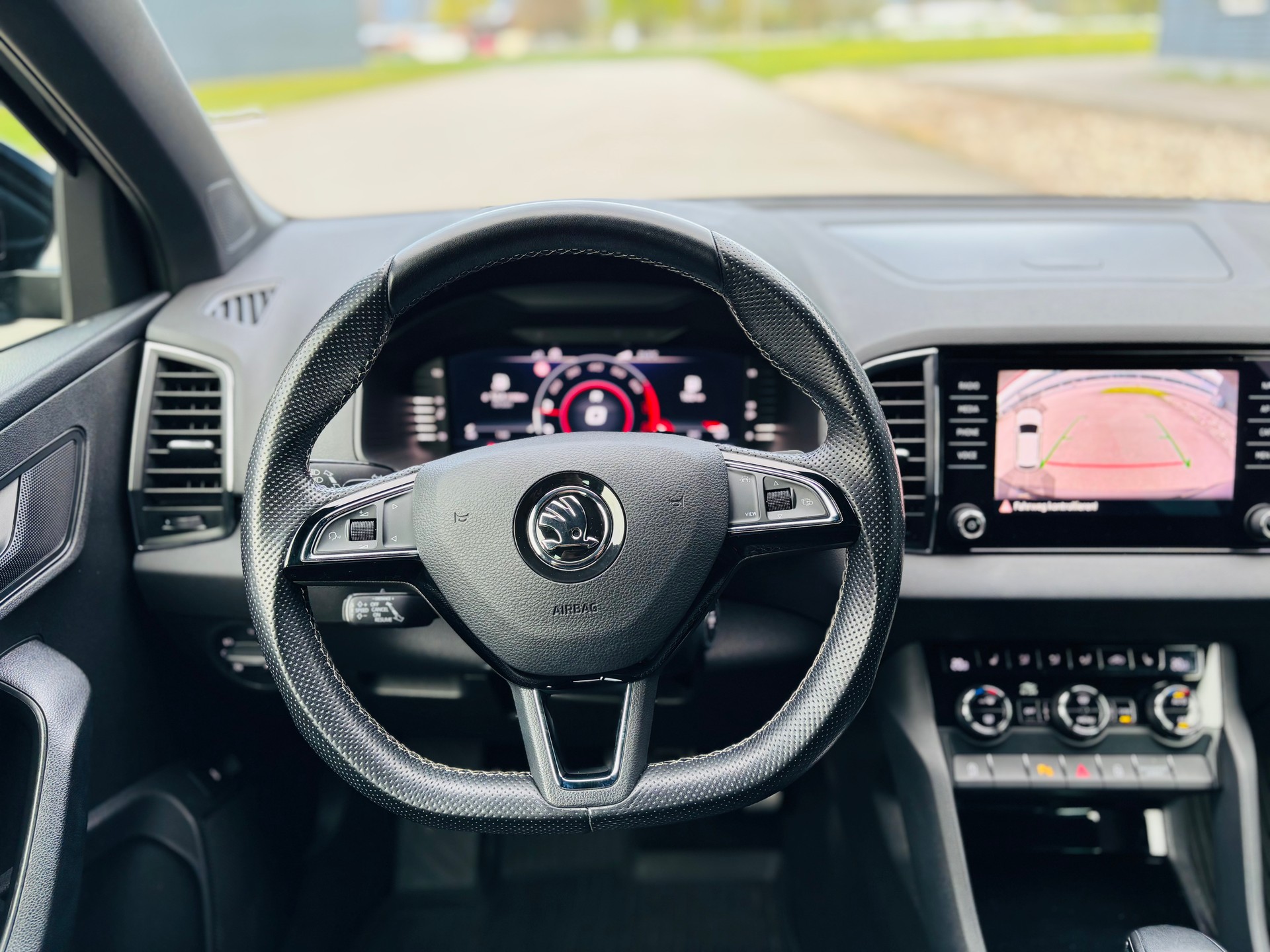SKODA Karoq 2.0 TSI SportLine 4x4 DSG-image-13