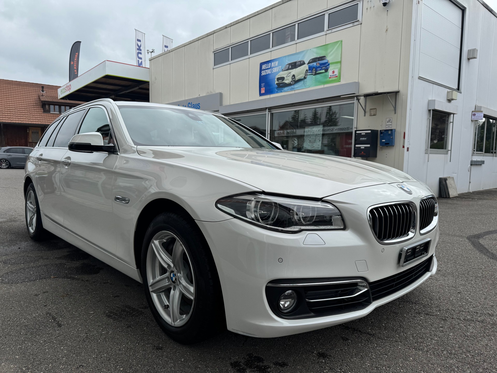 BMW 525d Touring xDrive Luxury Line Steptronic-image-5