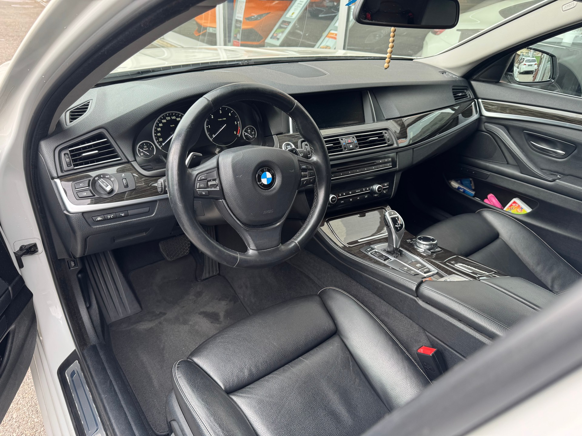 BMW 525d Touring xDrive Luxury Line Steptronic-image-13