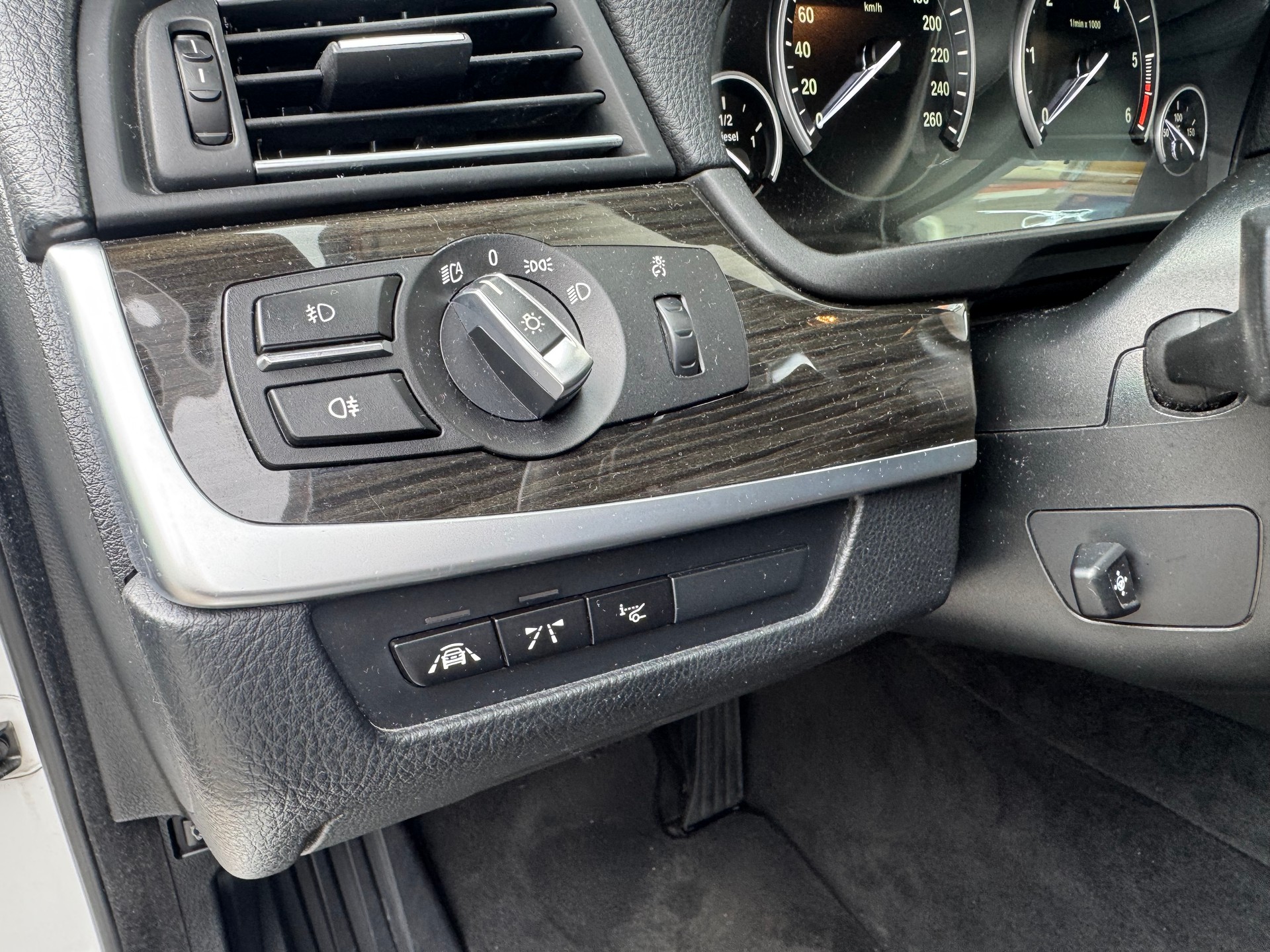 BMW 525d Touring xDrive Luxury Line Steptronic-image-12