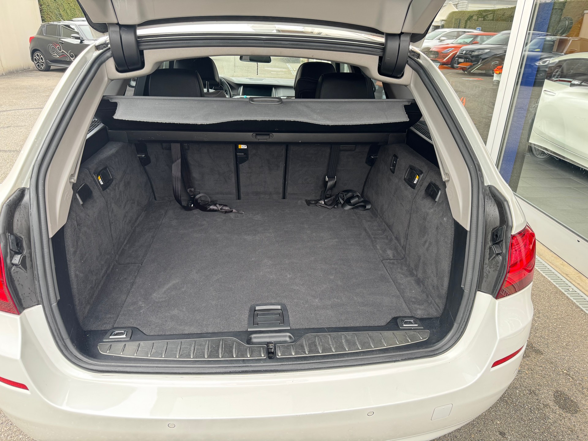 BMW 525d Touring xDrive Luxury Line Steptronic-image-9