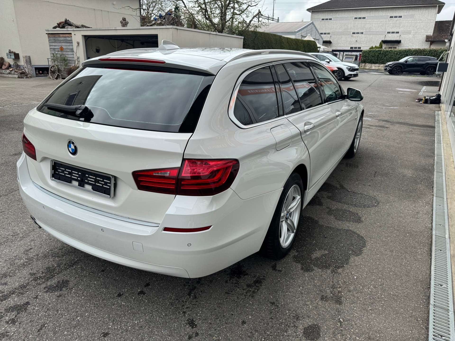 BMW 525d Touring xDrive Luxury Line Steptronic-image-4