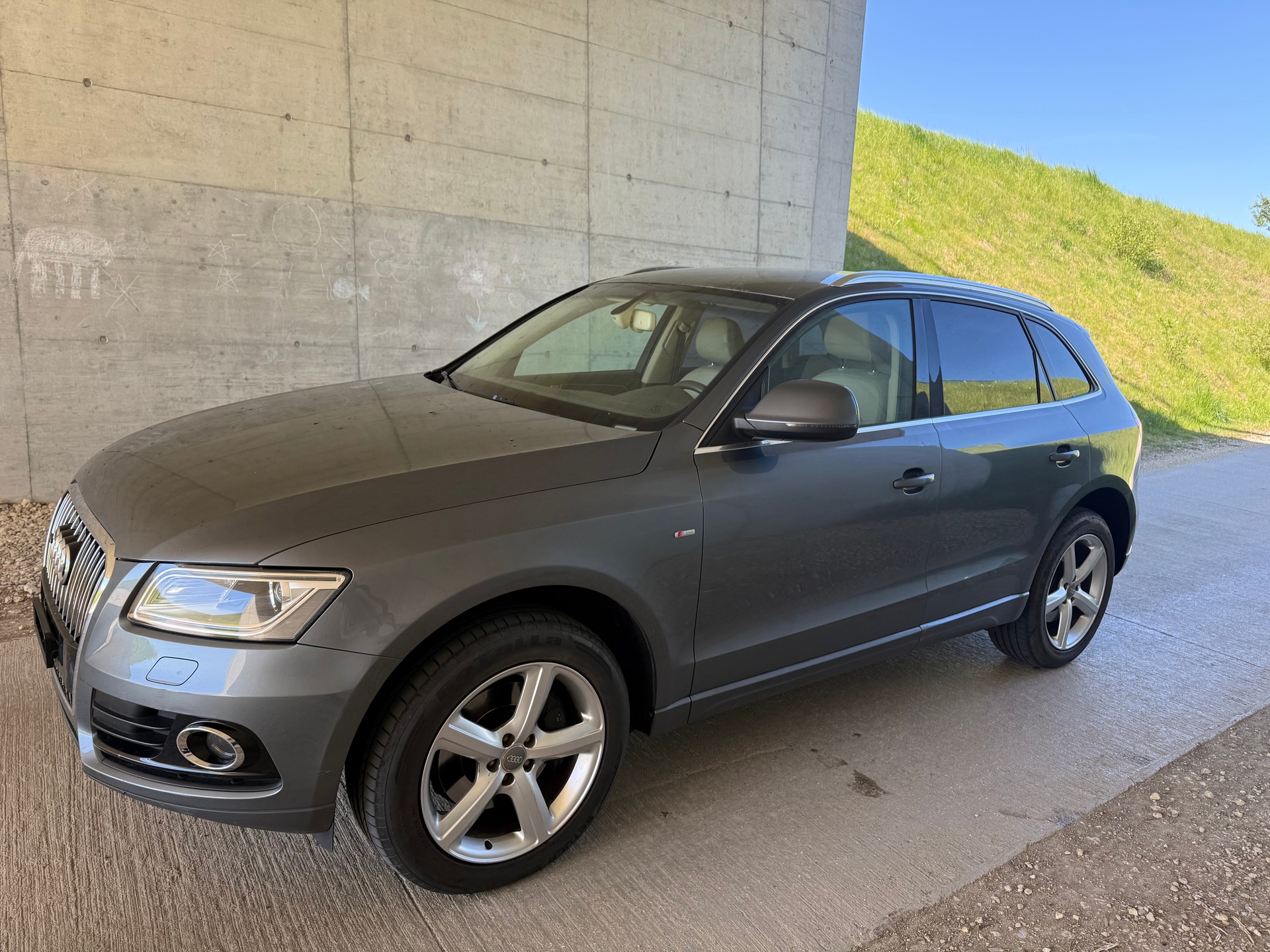 AUDI Q5 3.0 TDI quattro S-tronic-image-1