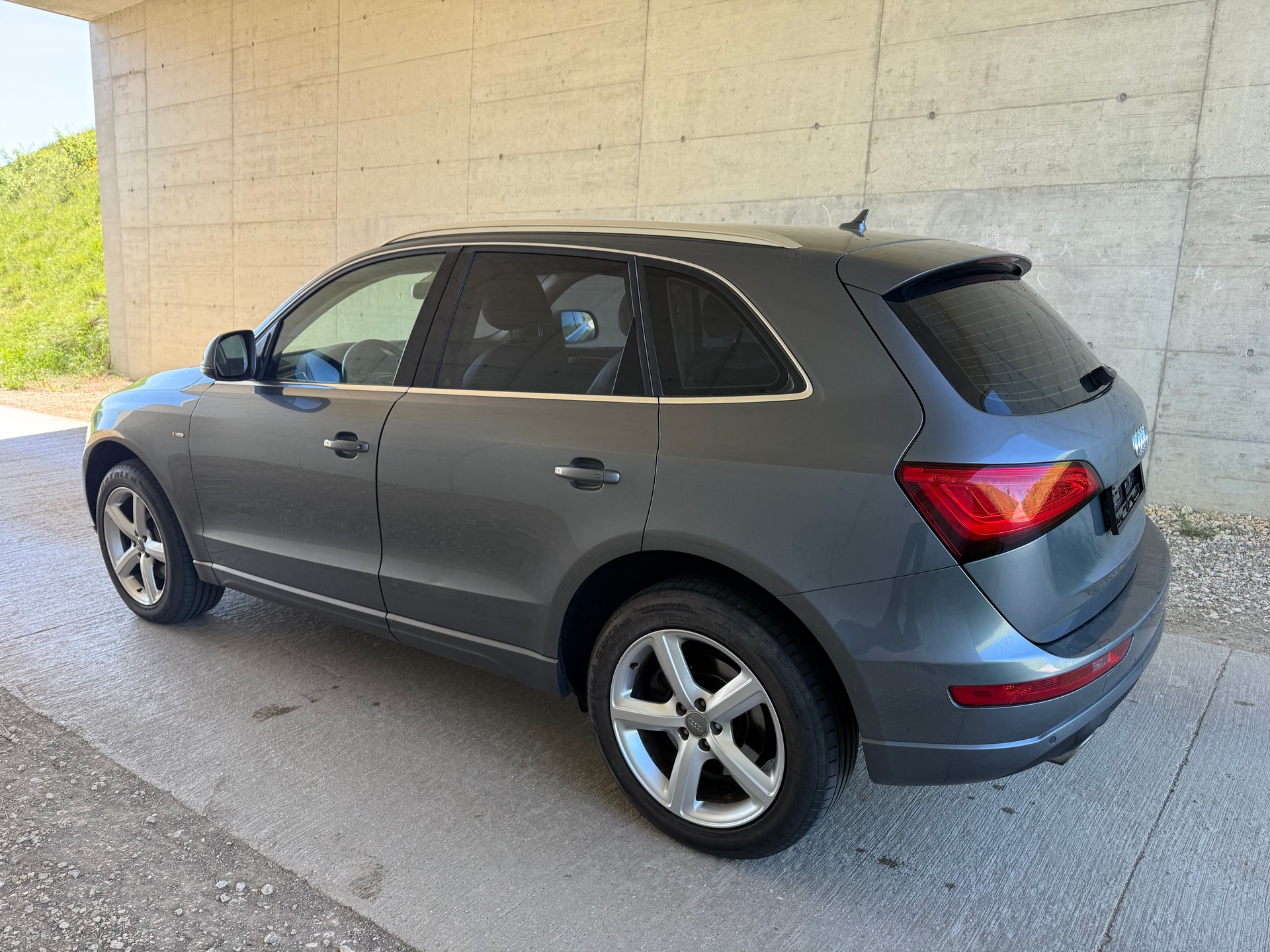 AUDI Q5 3.0 TDI quattro S-tronic-image-2