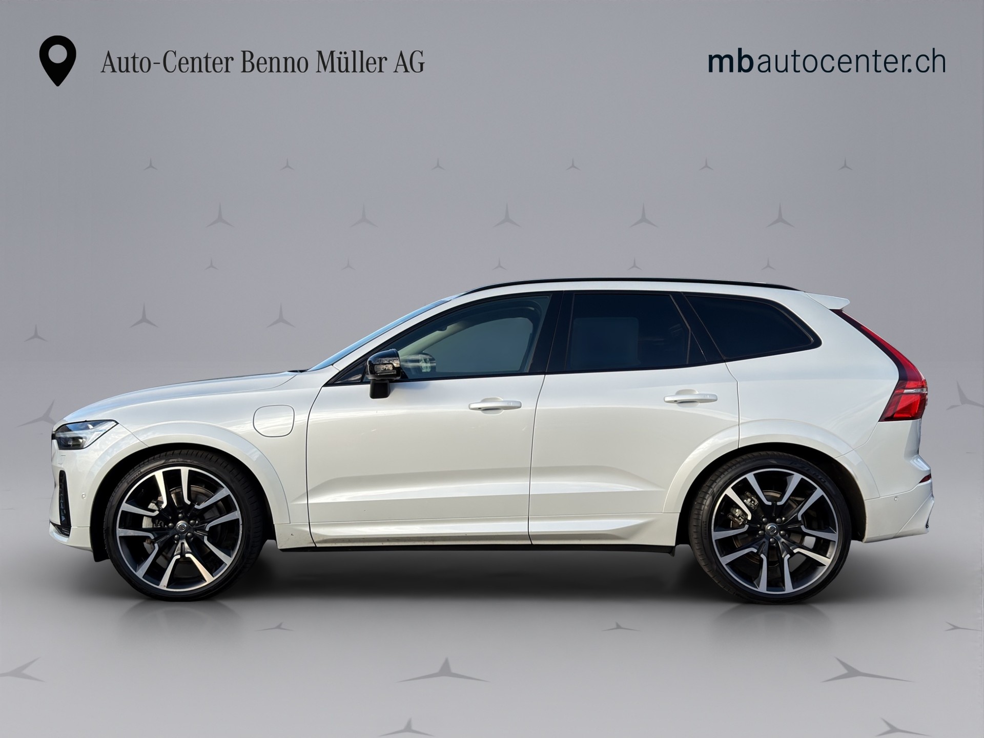 VOLVO XC60 2.0 T8 TE XCLUSIVE Ultra Dark eAWD-showroom-element-1