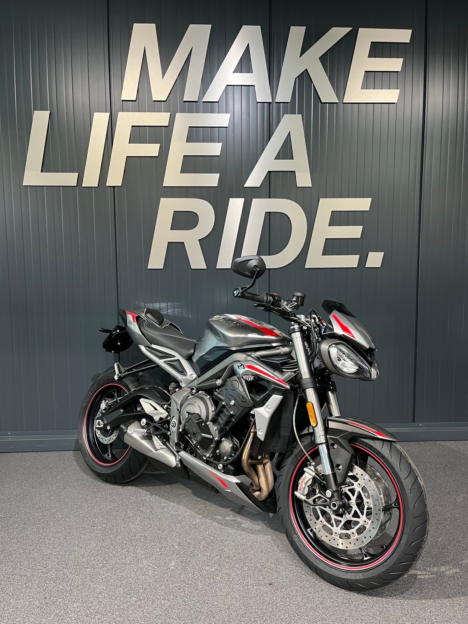 TRIUMPH Street Triple RS 765 ABS-showroom-element-1