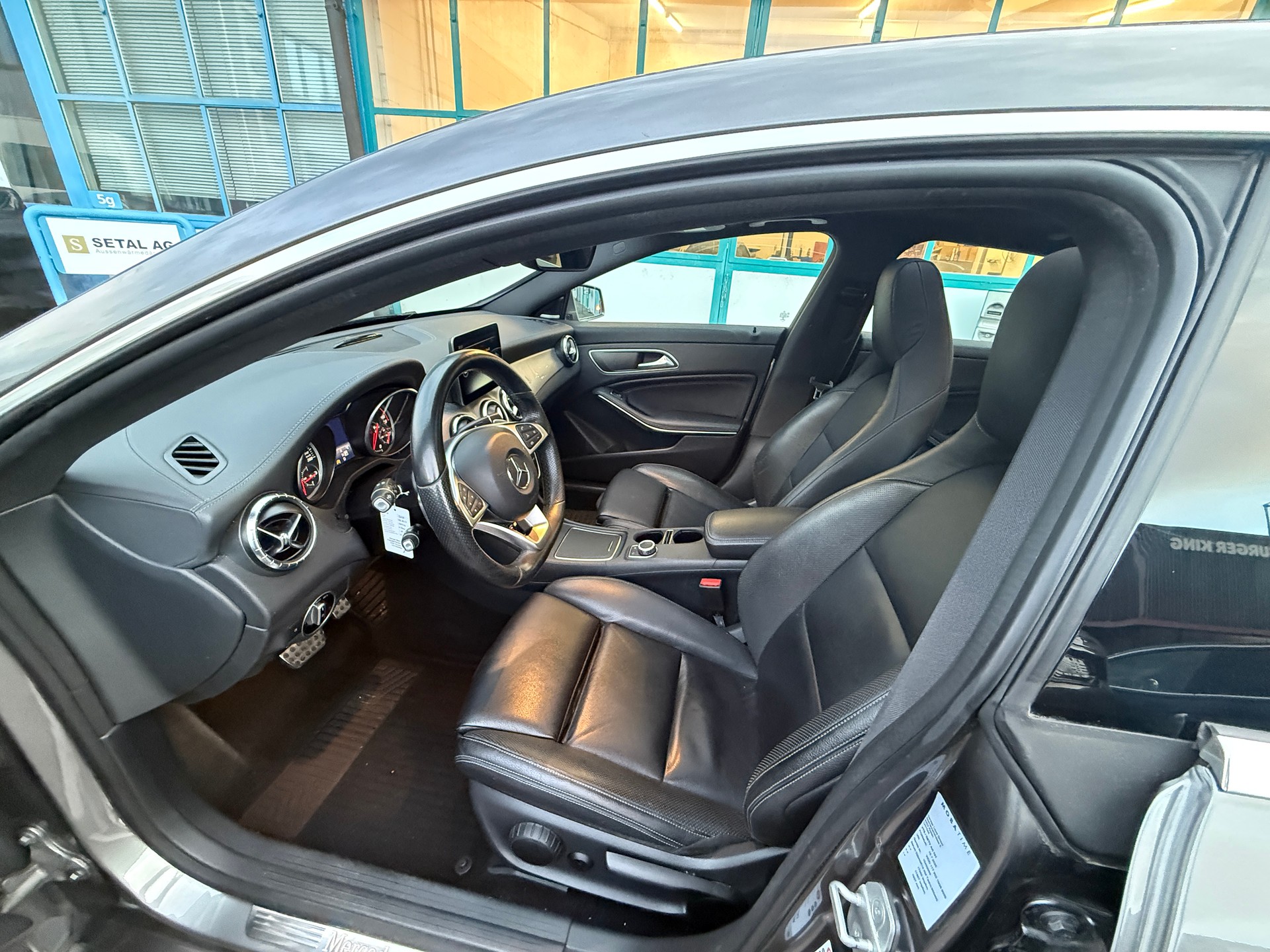 MERCEDES-BENZ CLA Shooting Br 200 d Swiss Star AMG Line 4M-image-9