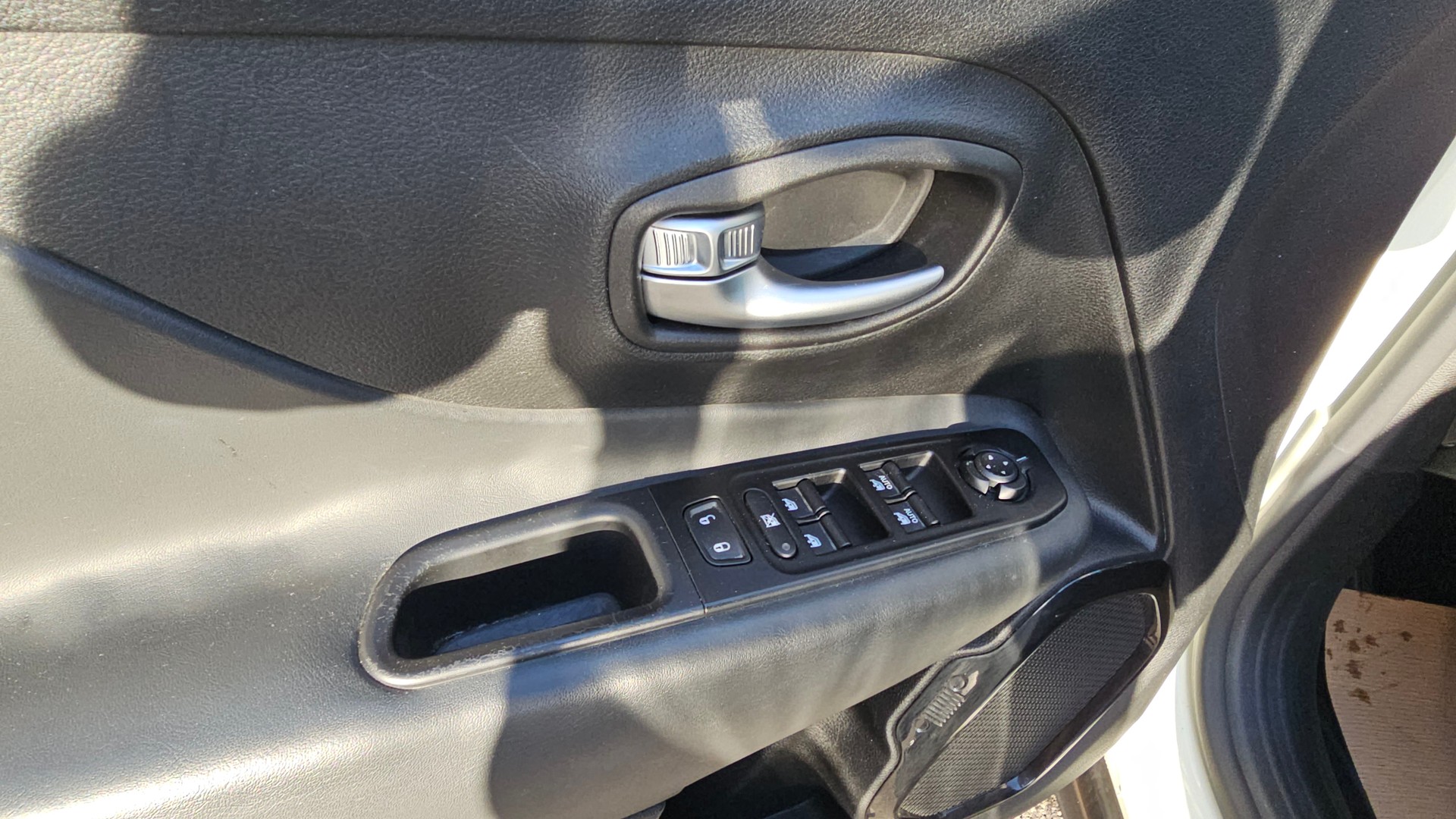 JEEP Renegade 1.0 Turbo Night Eagle-image-11