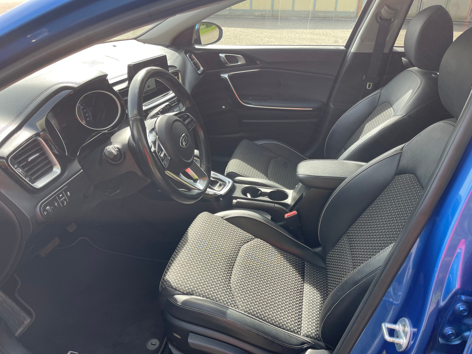 KIA Ceed Sportswagon 1.6 CRDi Style DCT-image-8
