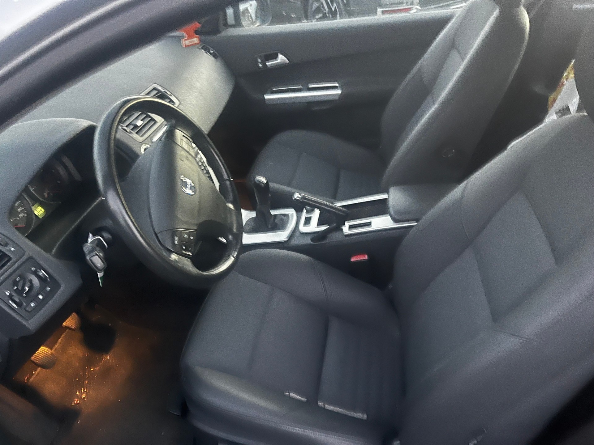 VOLVO C30 2.0D-image-13