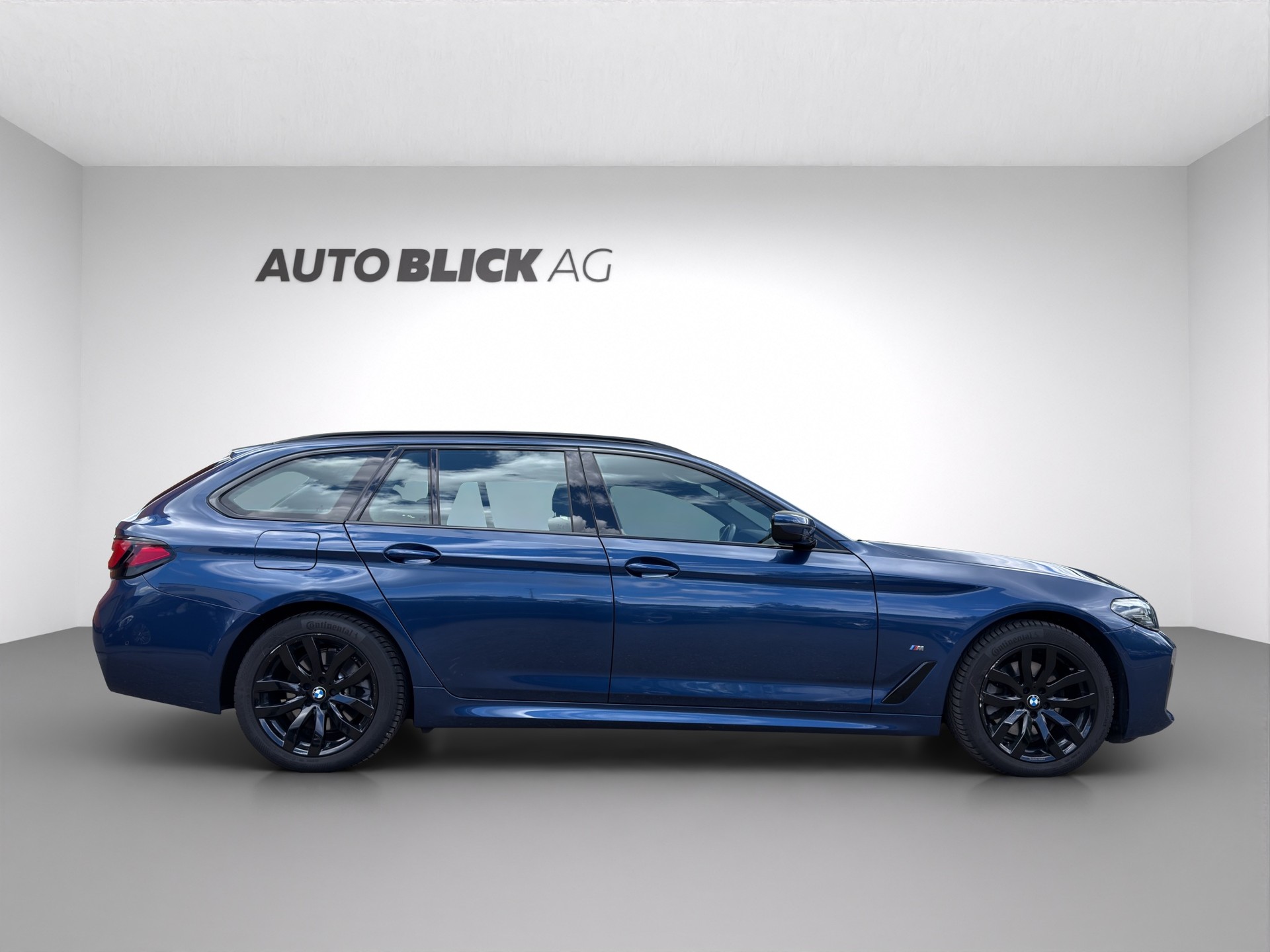 BMW 520d xDrive 48V Touring M Sport Steptronic-showroom-element-3