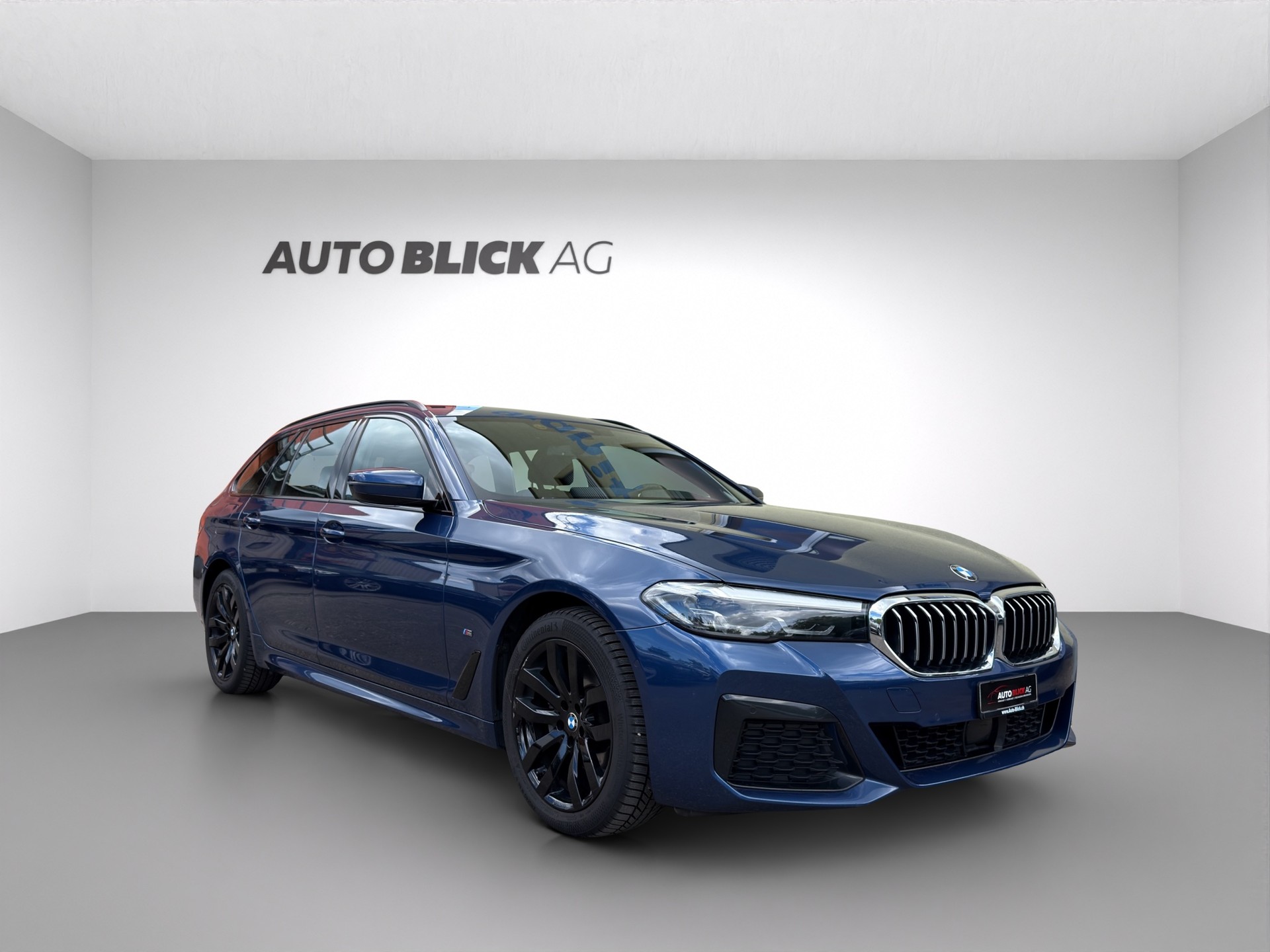 BMW 520d xDrive 48V Touring M Sport Steptronic-showroom-element-1